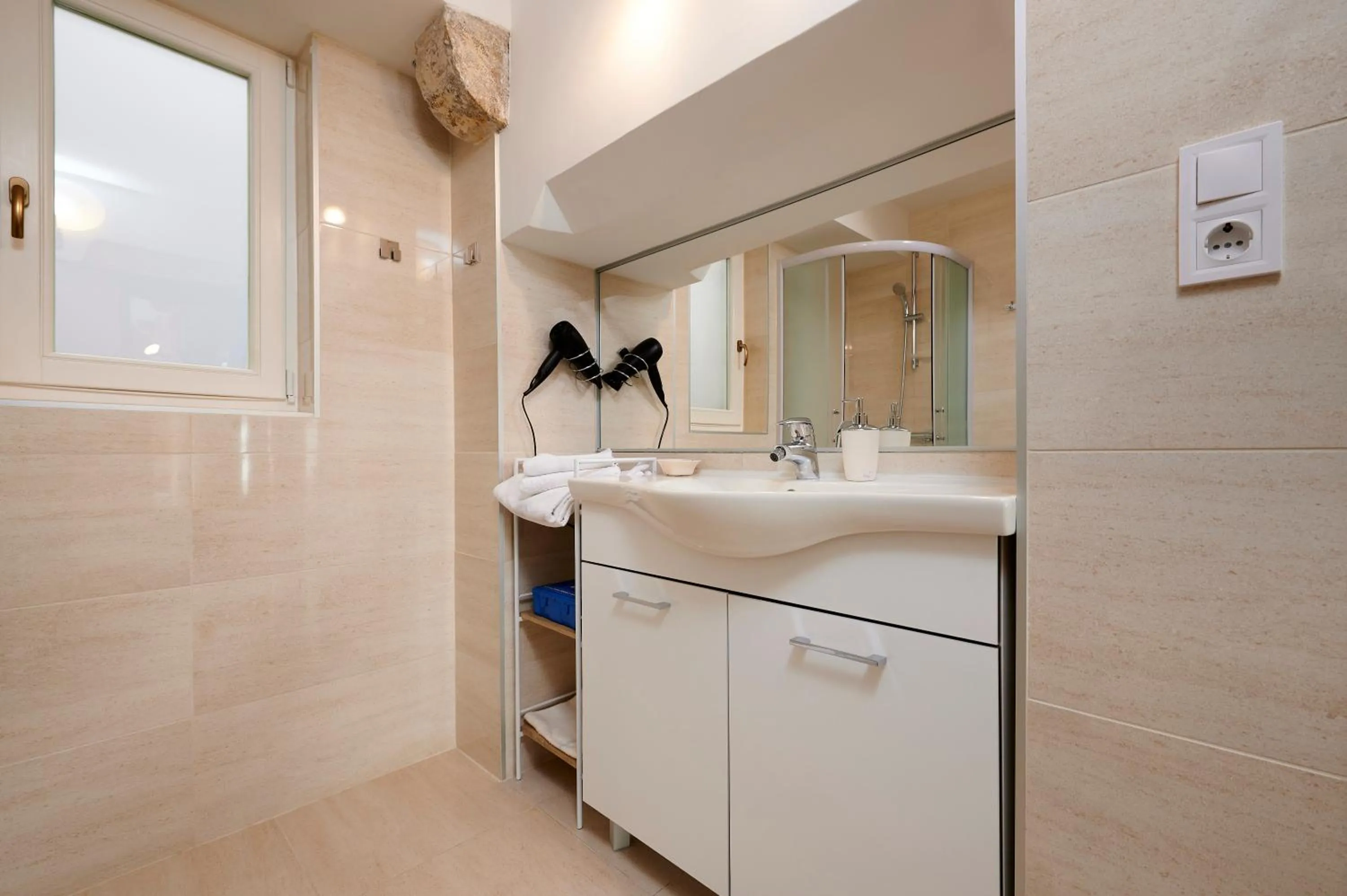 Bathroom in Palace Central Square