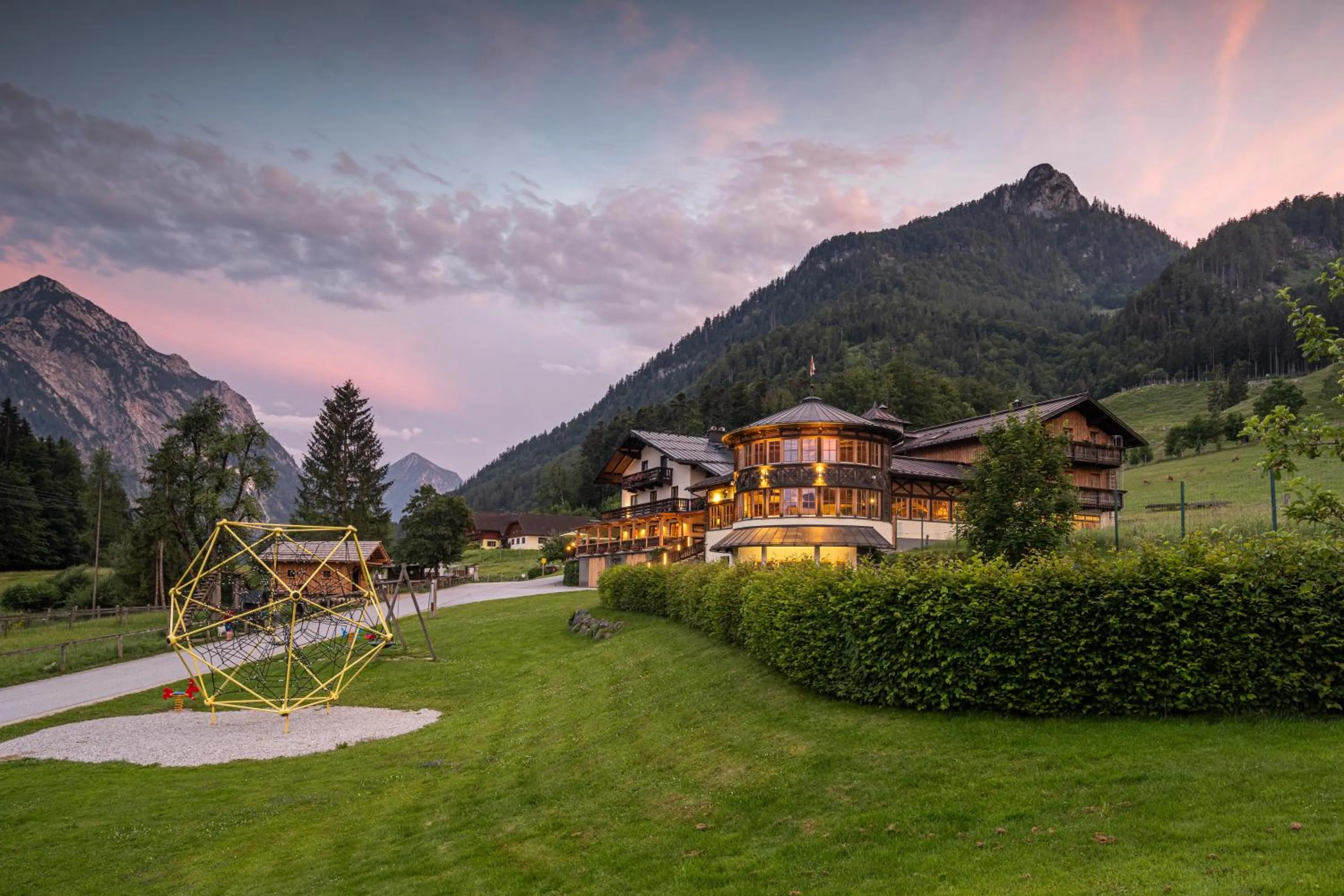 Property building in Gasthof Kleefeld