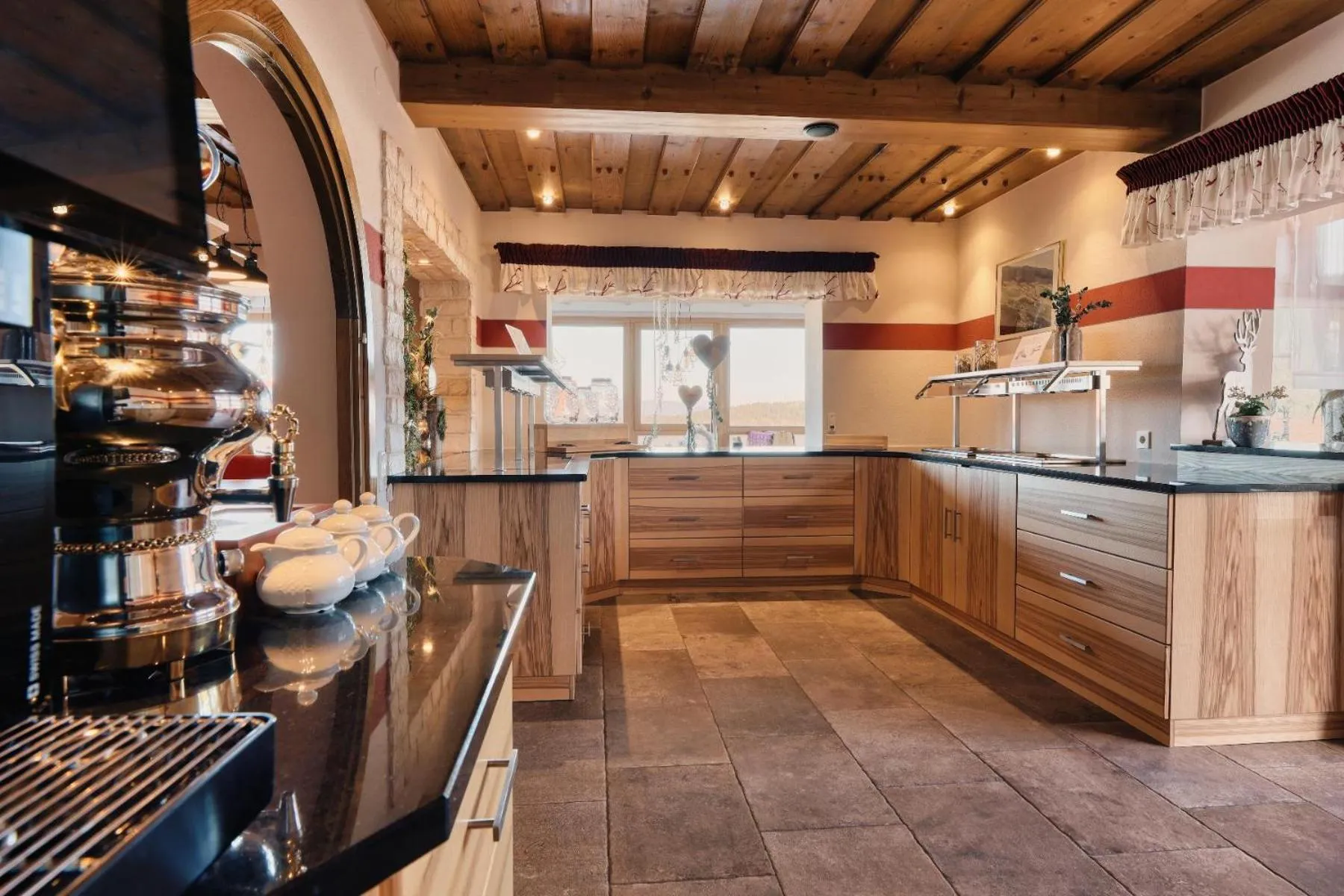 Restaurant/places to eat in Hotel Hirschenstein