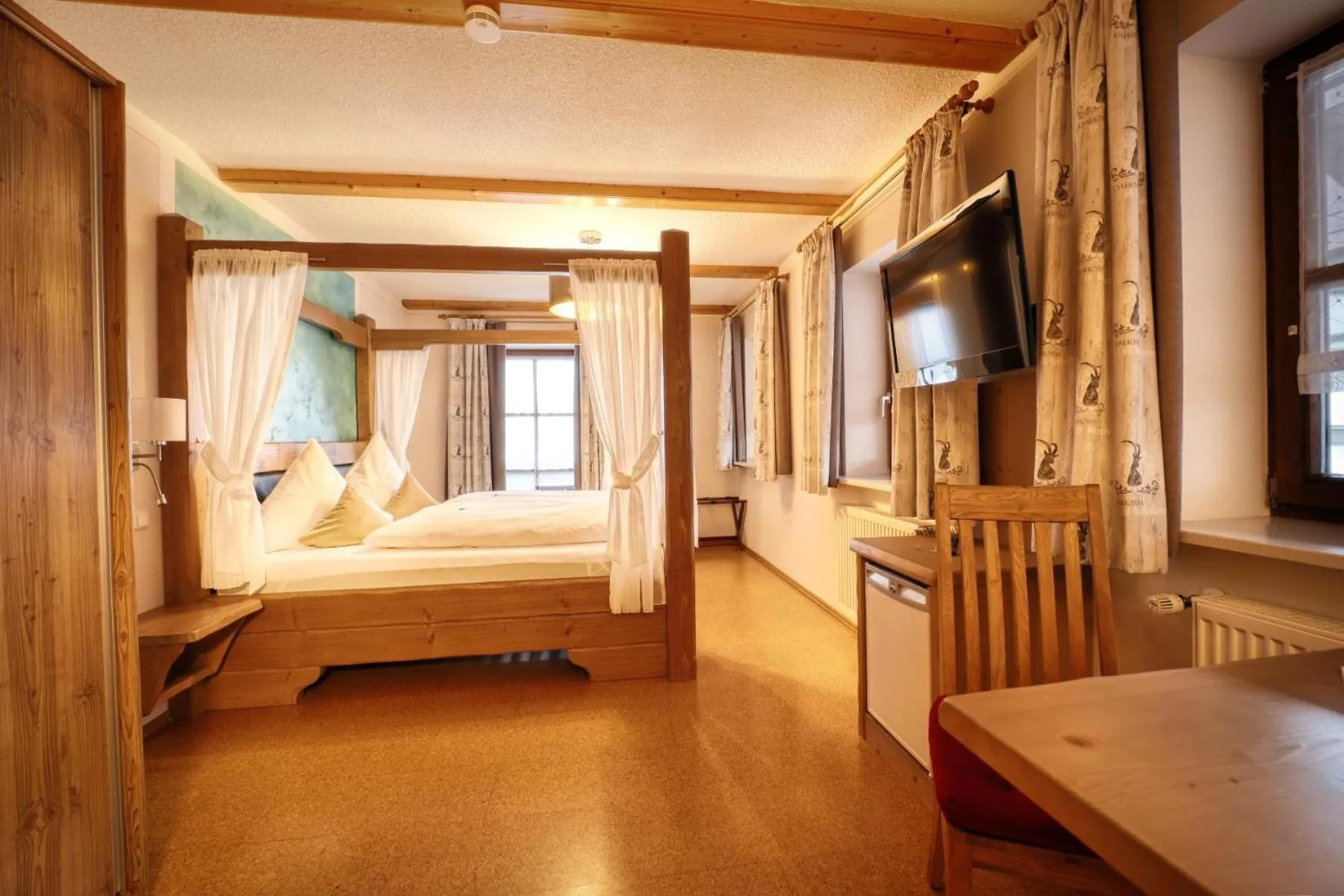 Bedroom, Bed in Hotel Hirschenstein