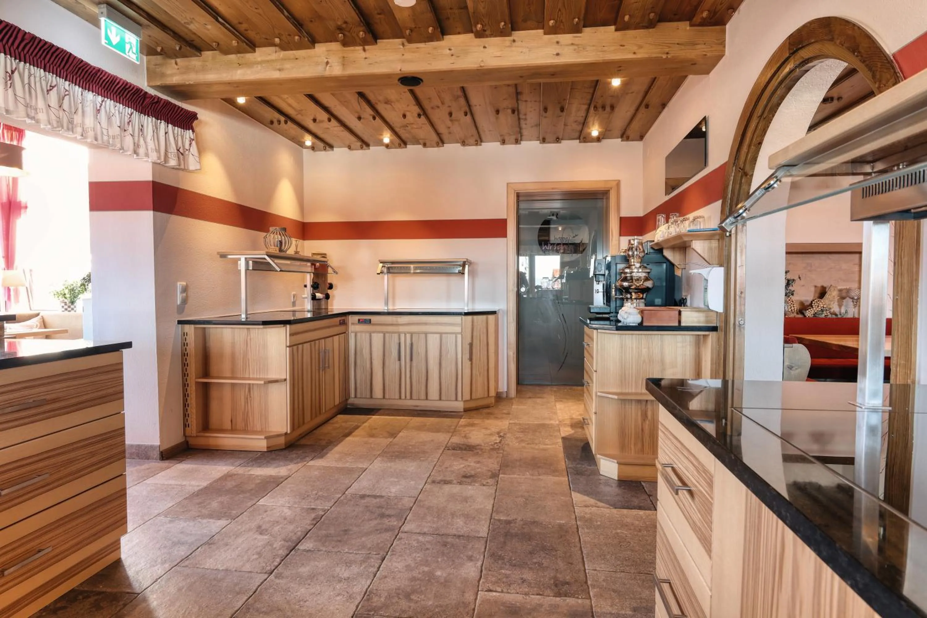 Restaurant/places to eat in Hotel Hirschenstein