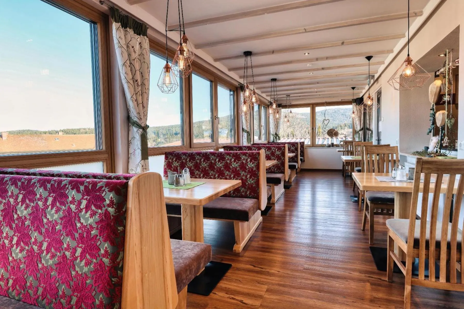 Restaurant/places to eat in Hotel Hirschenstein