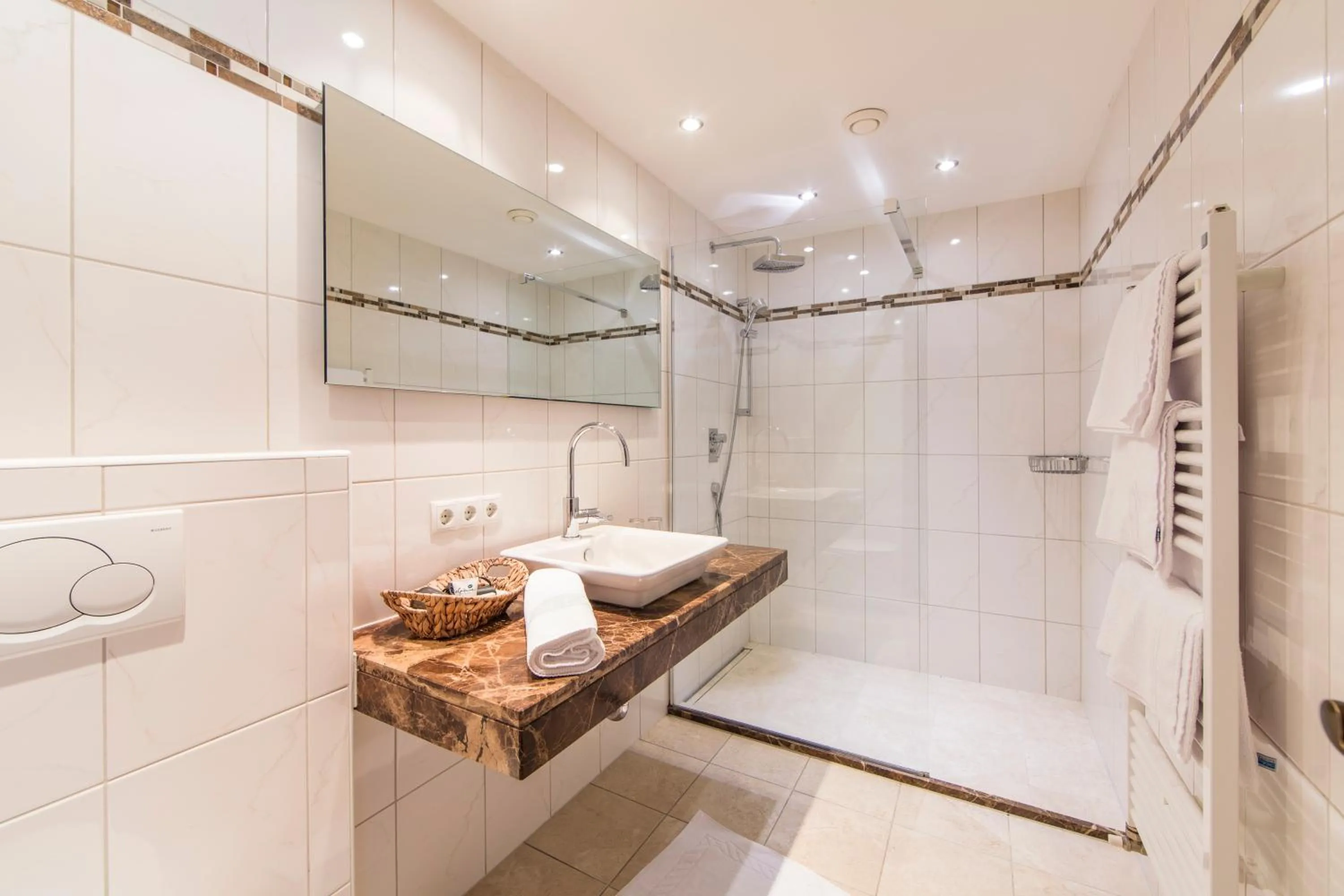 Bathroom in Hotel Falknerhof