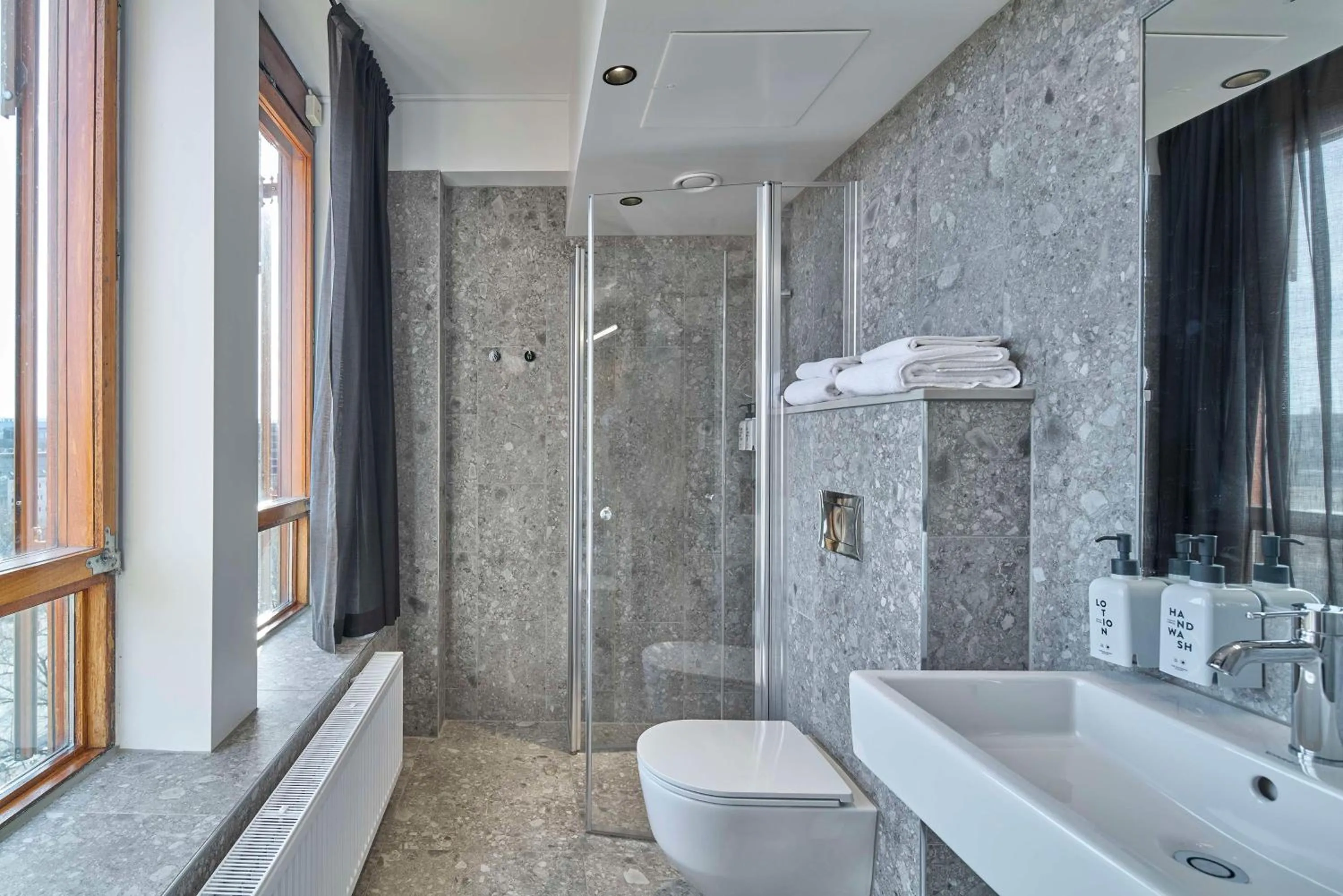 Bathroom in Scandic Wallin