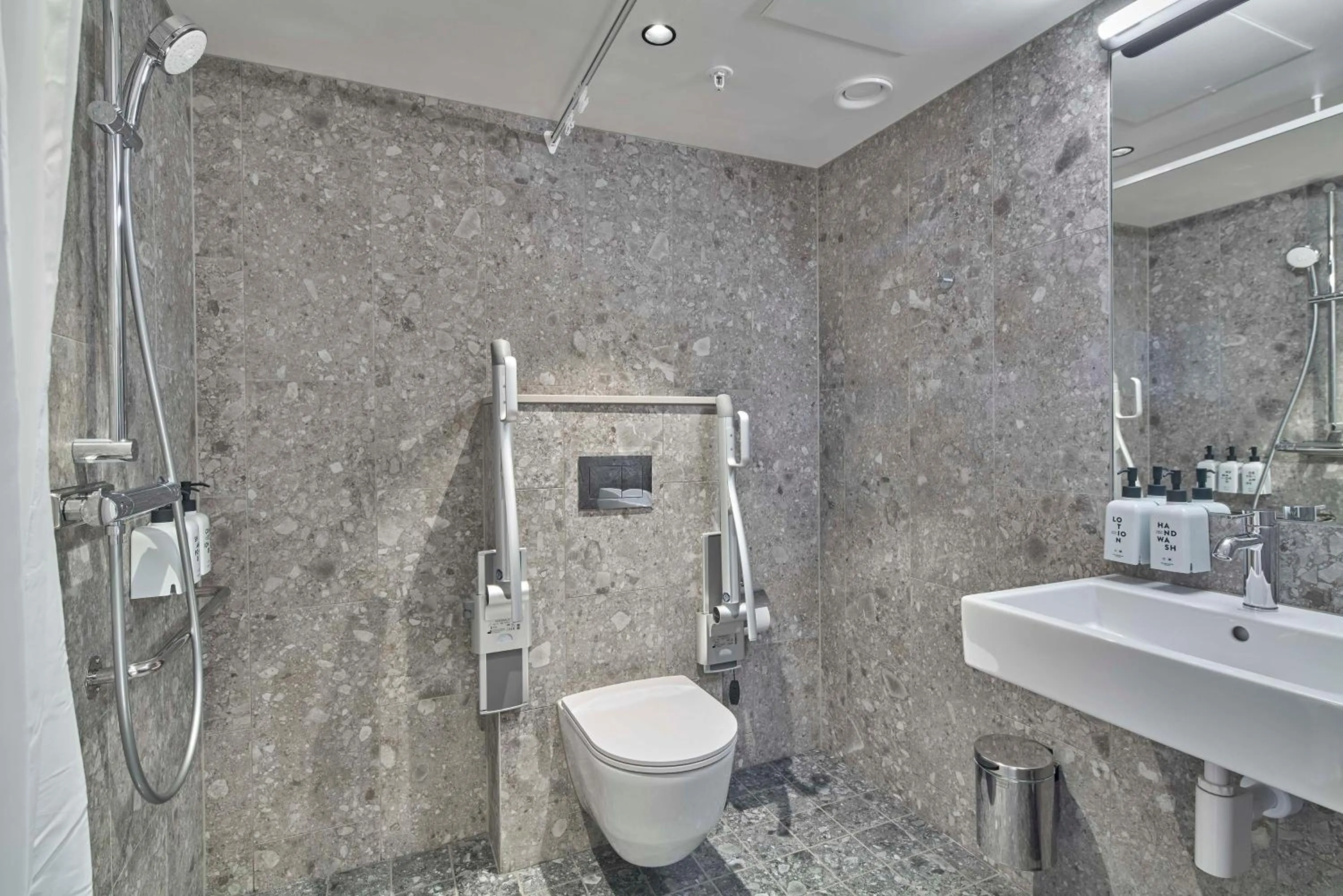 Bathroom in Scandic Wallin