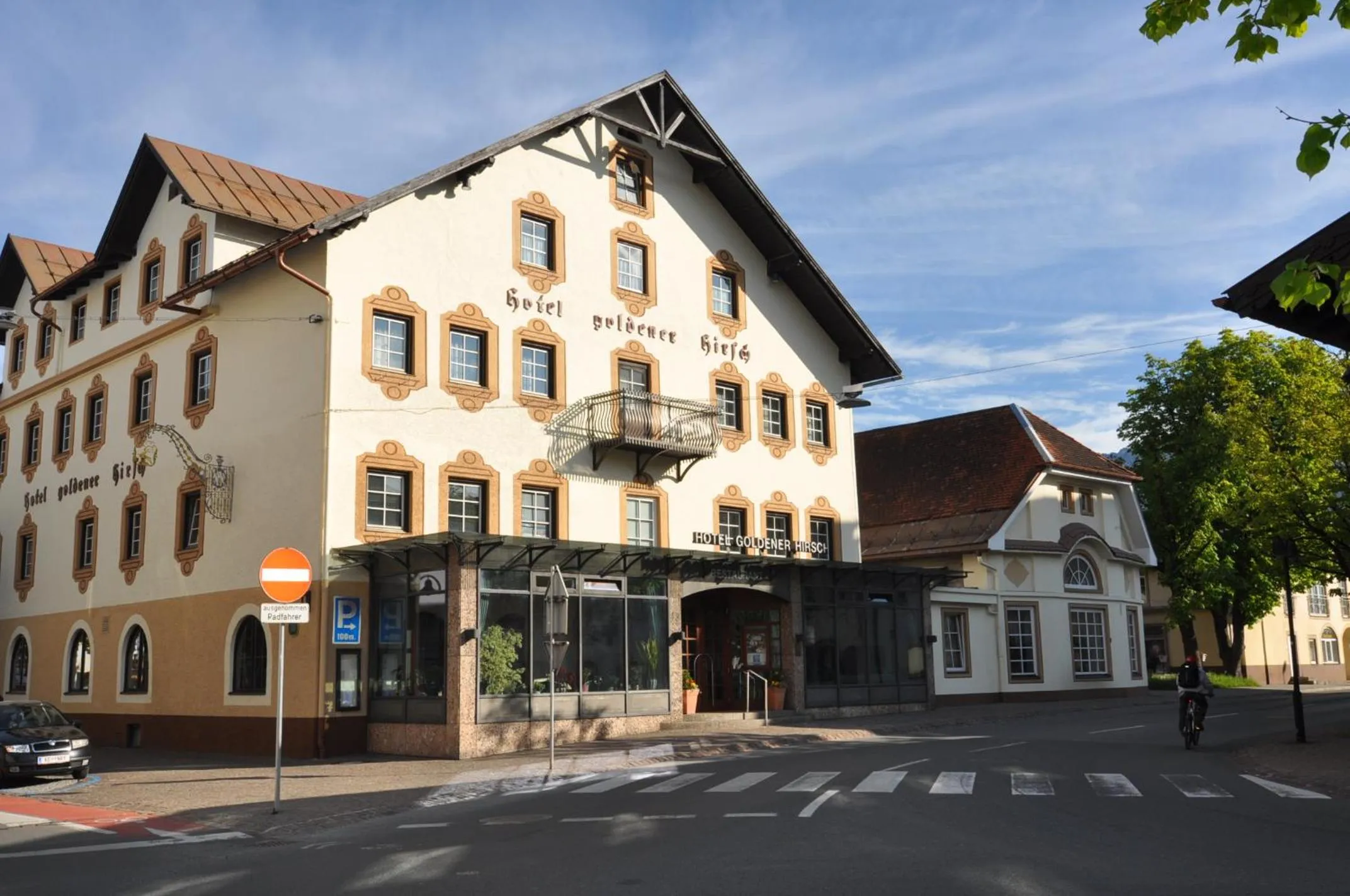 Property building in Hotel Goldener Hirsch