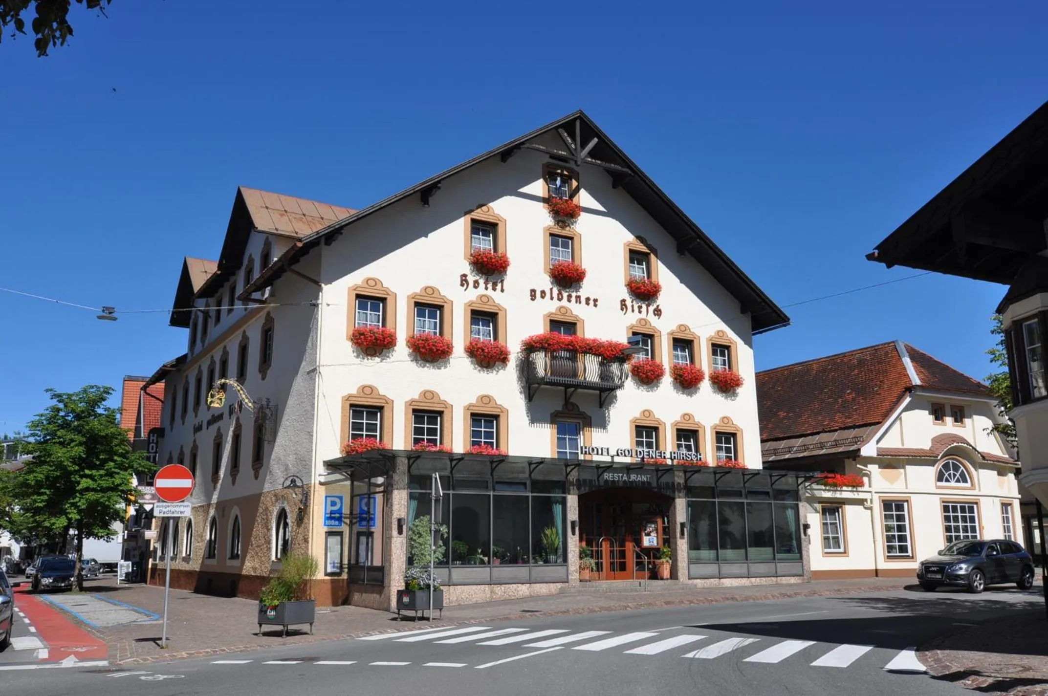 Property building in Hotel Goldener Hirsch