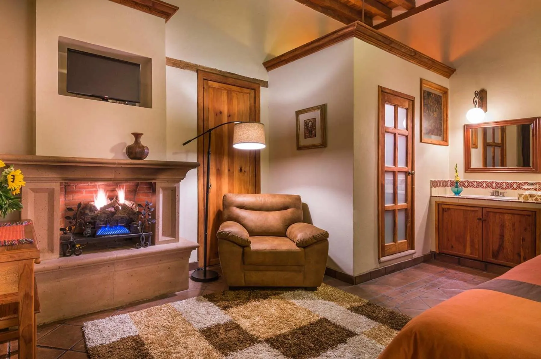 TV and multimedia in Hotel Casa del Naranjo