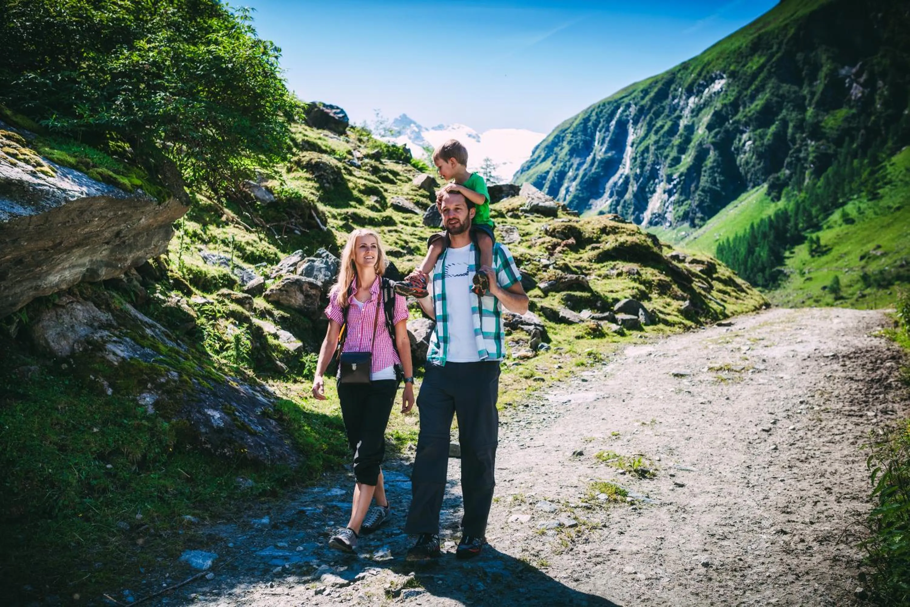 Hiking in Smaragdhotel Tauernblick