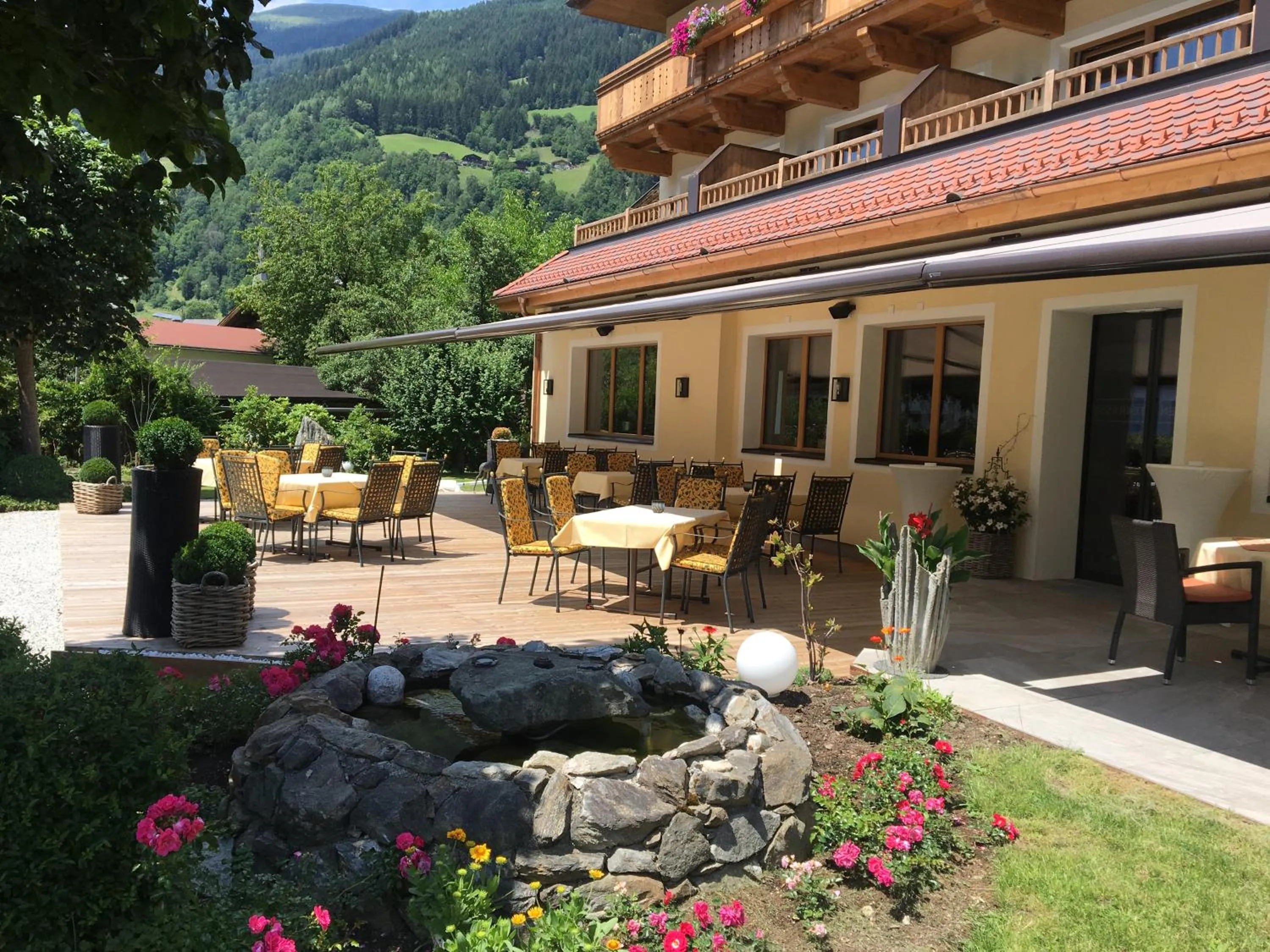 Restaurant/places to eat in Smaragdhotel Tauernblick