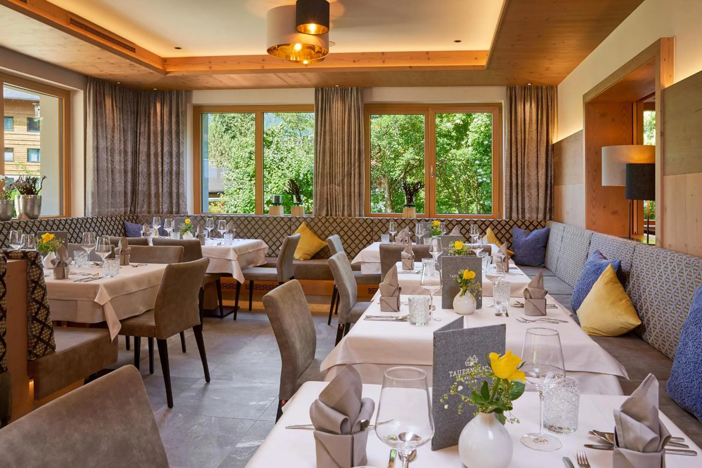 Restaurant/places to eat in Smaragdhotel Tauernblick