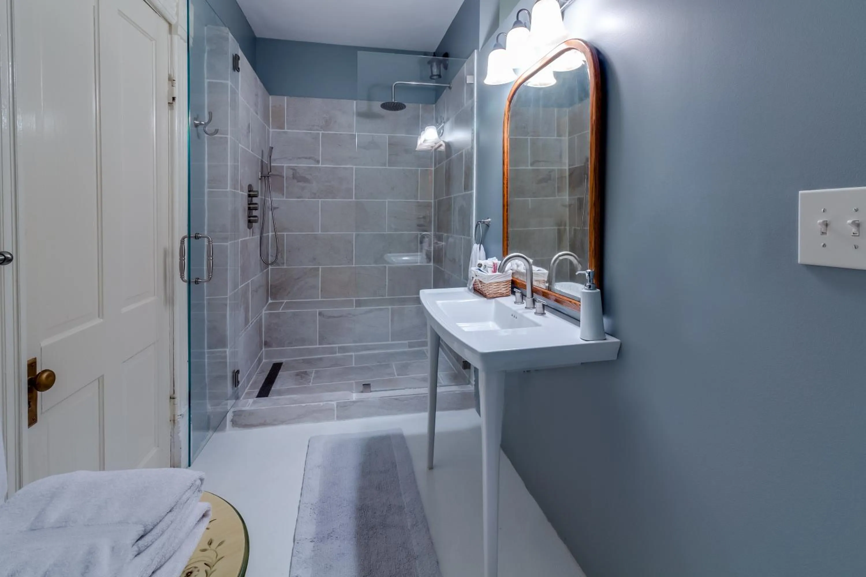 Bathroom in Amethyst Garden