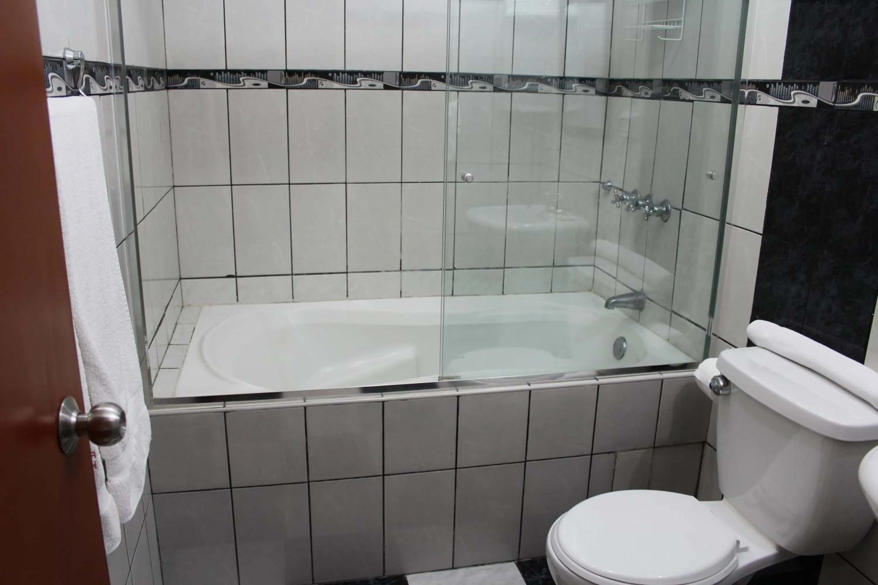 Bathroom in Hotel El Farolito