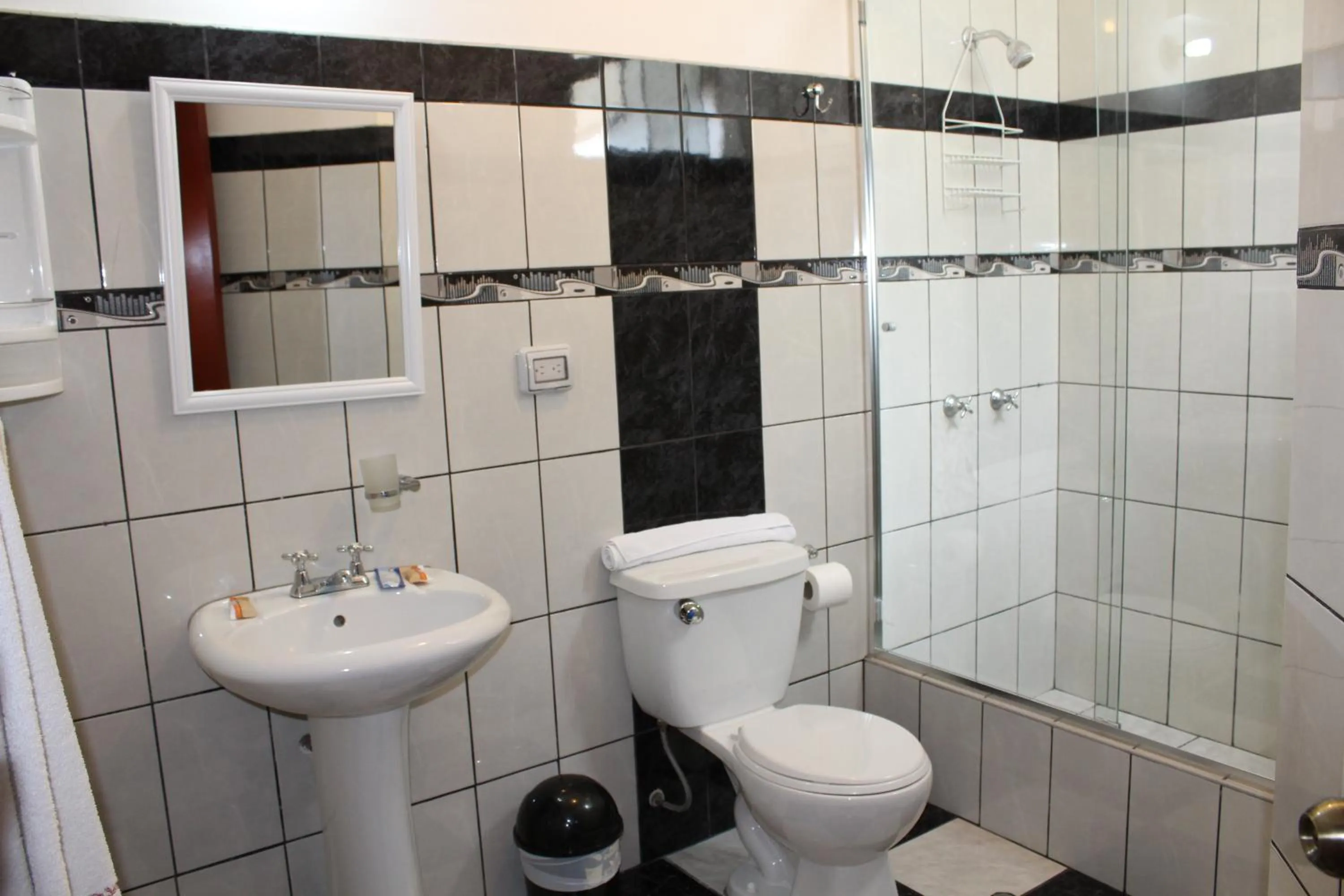 Bathroom in Hotel El Farolito