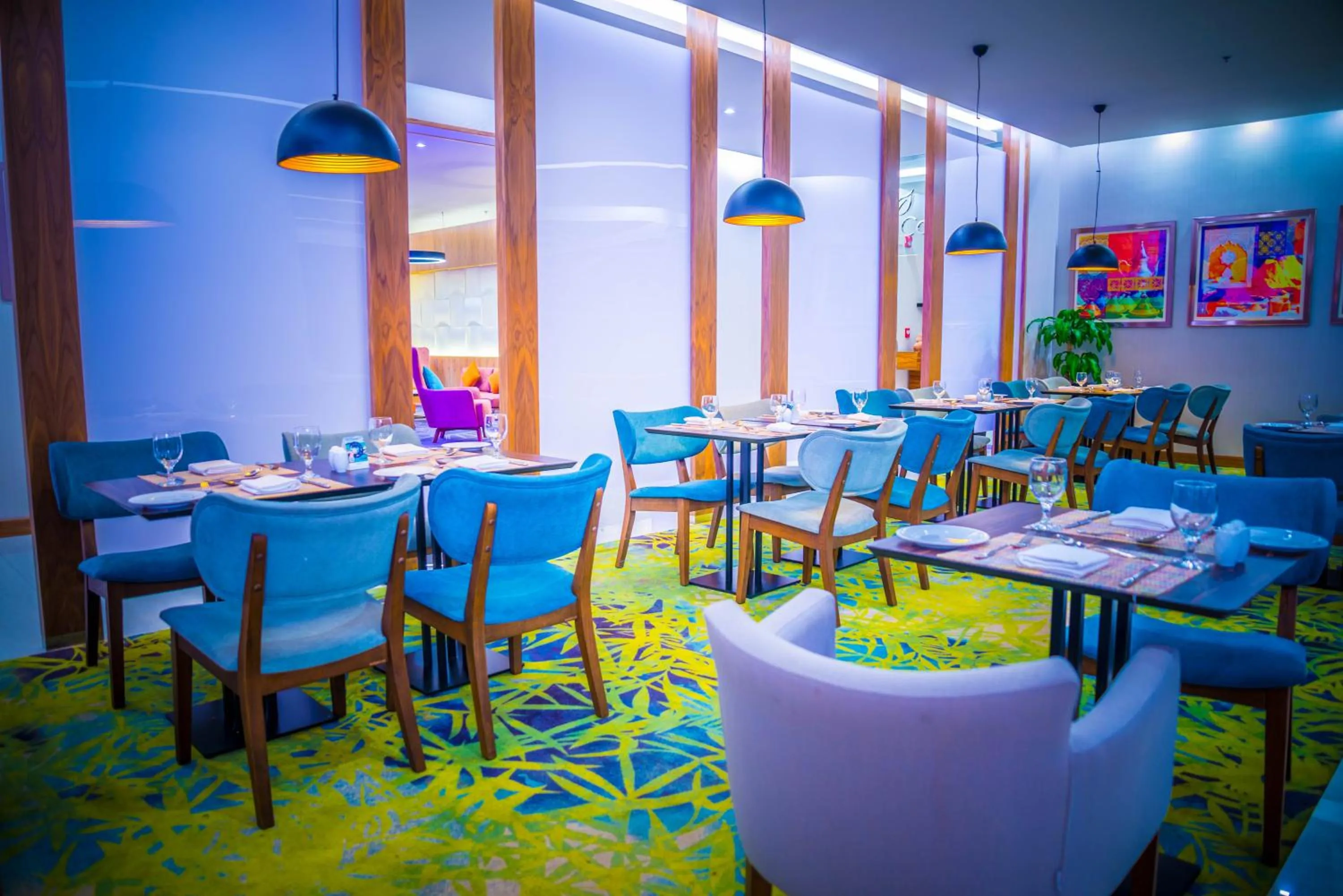 Restaurant/places to eat in Novotel Yanbu Albahr