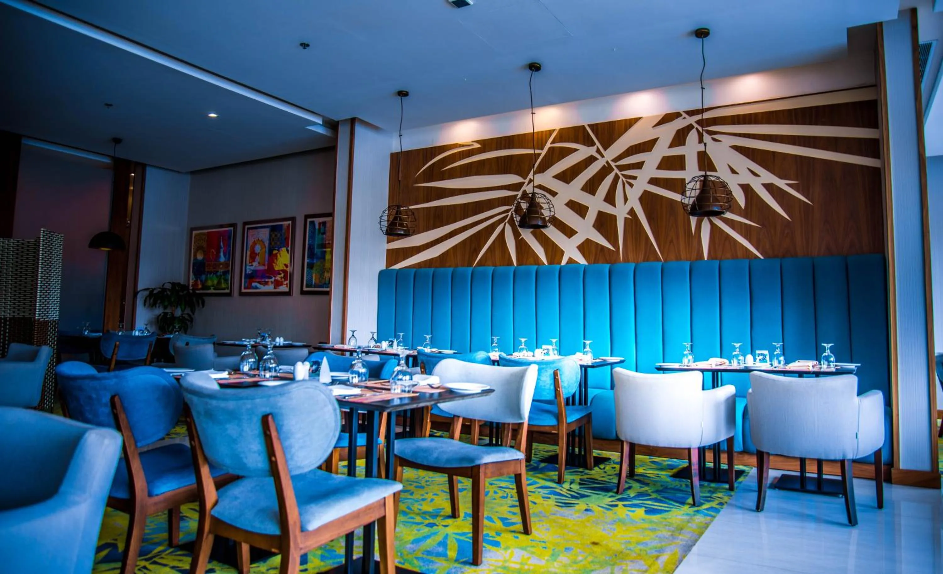 Restaurant/places to eat in Novotel Yanbu Albahr