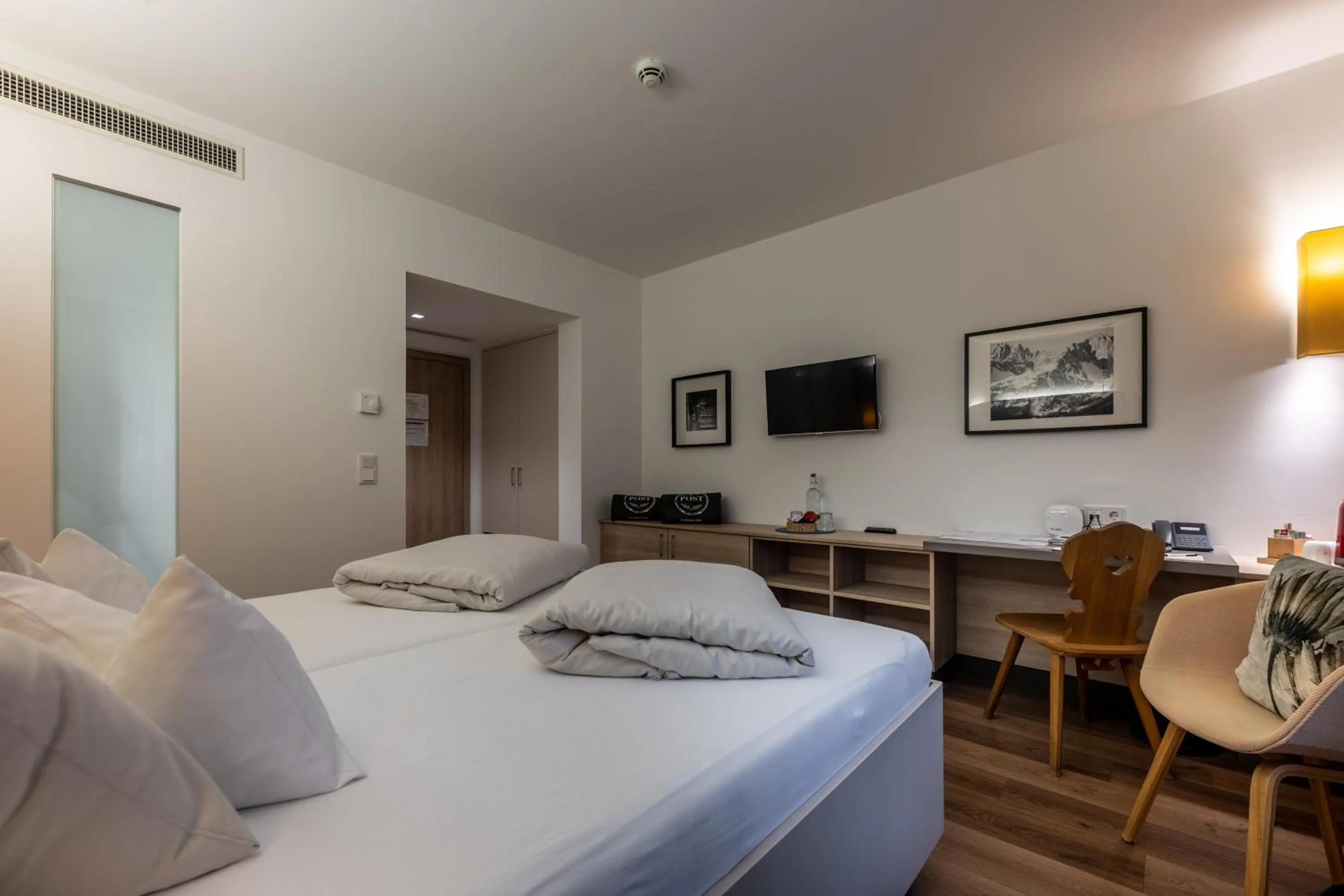 Bedroom, Bed in Hotel Wirtshaus Post