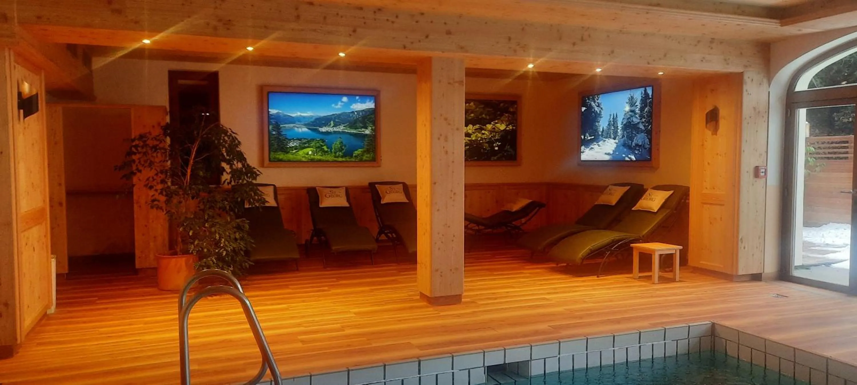 Swimming pool in Hotel St. Georg