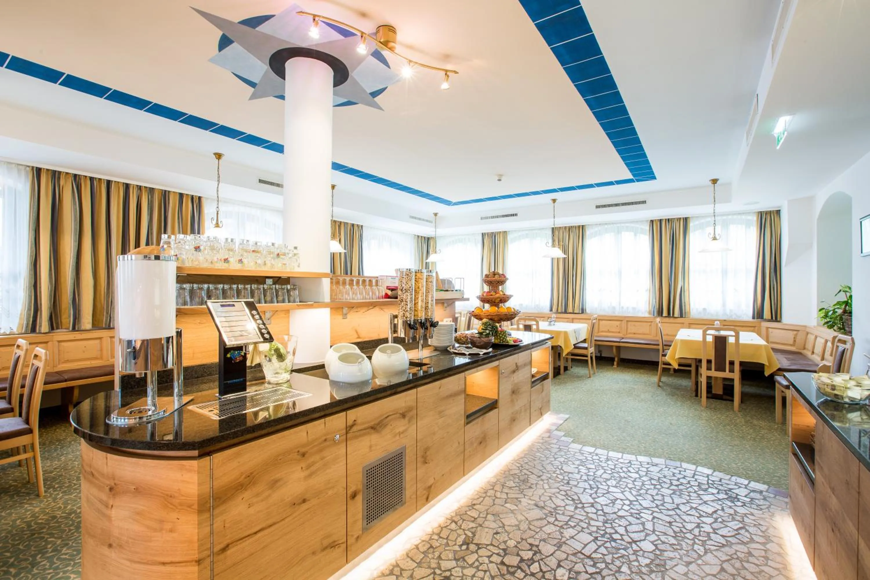 Buffet breakfast in Hotel Puint