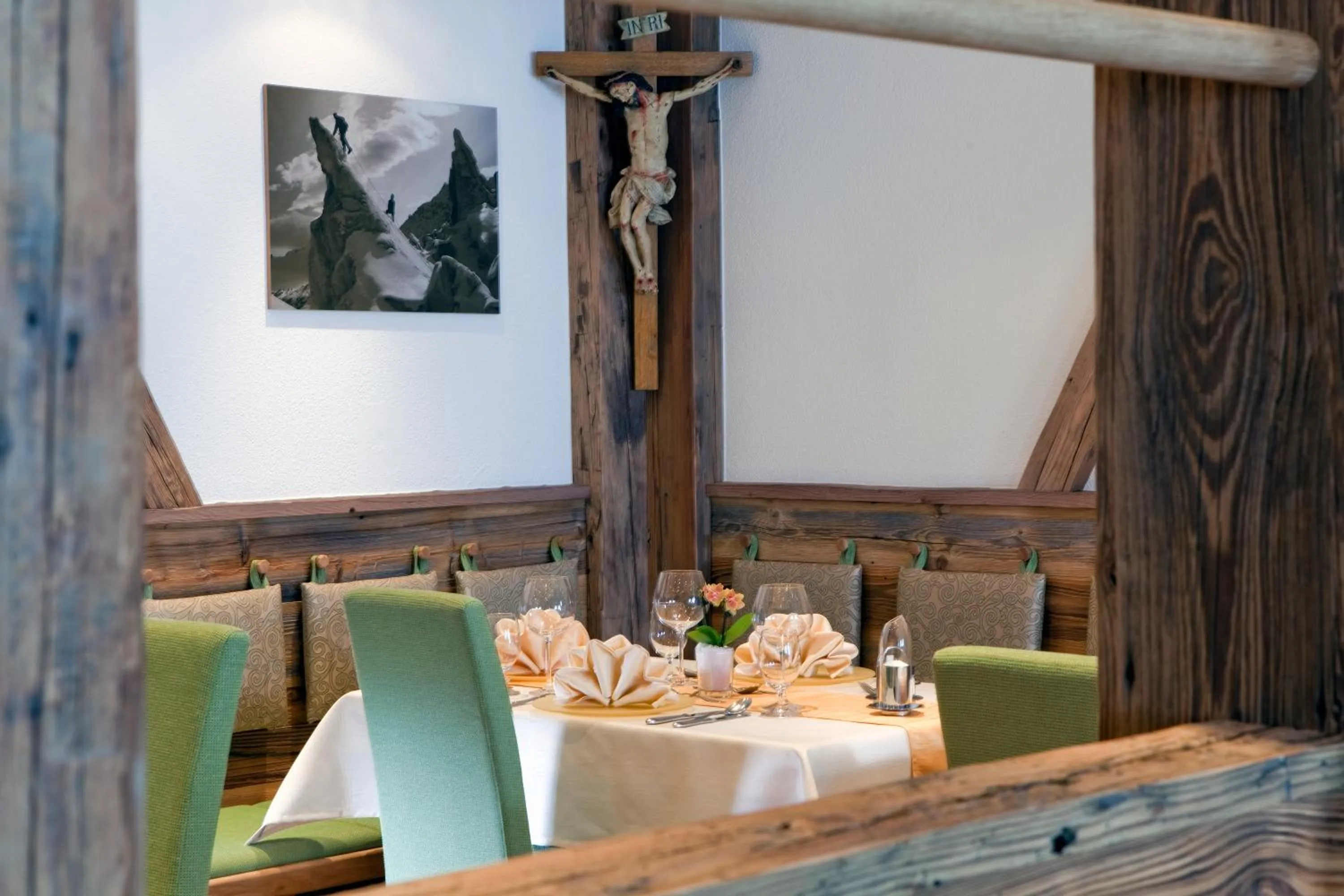 Restaurant/places to eat in Hotel Puint