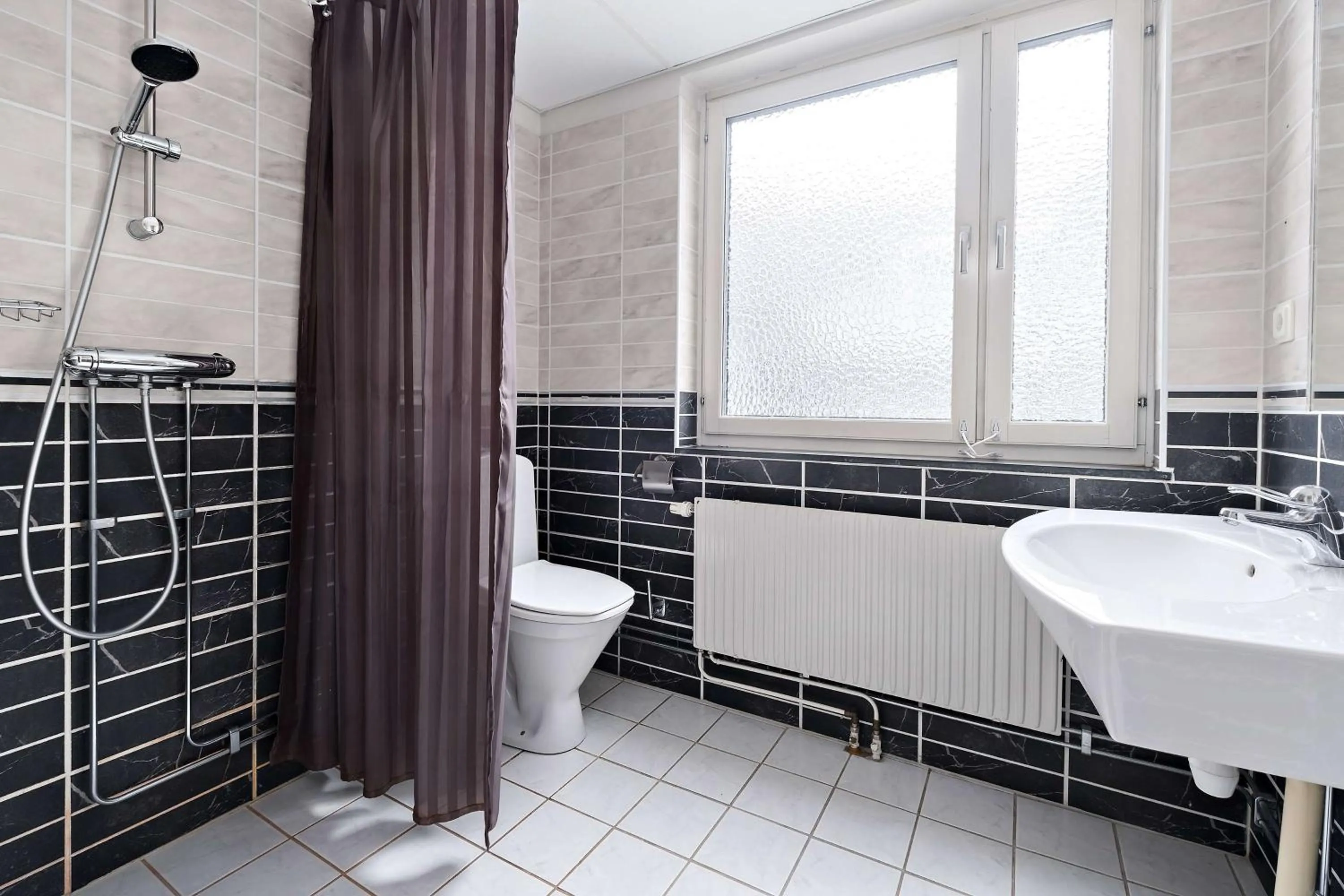 Bedroom in Sure Hotel by Best Western Algen