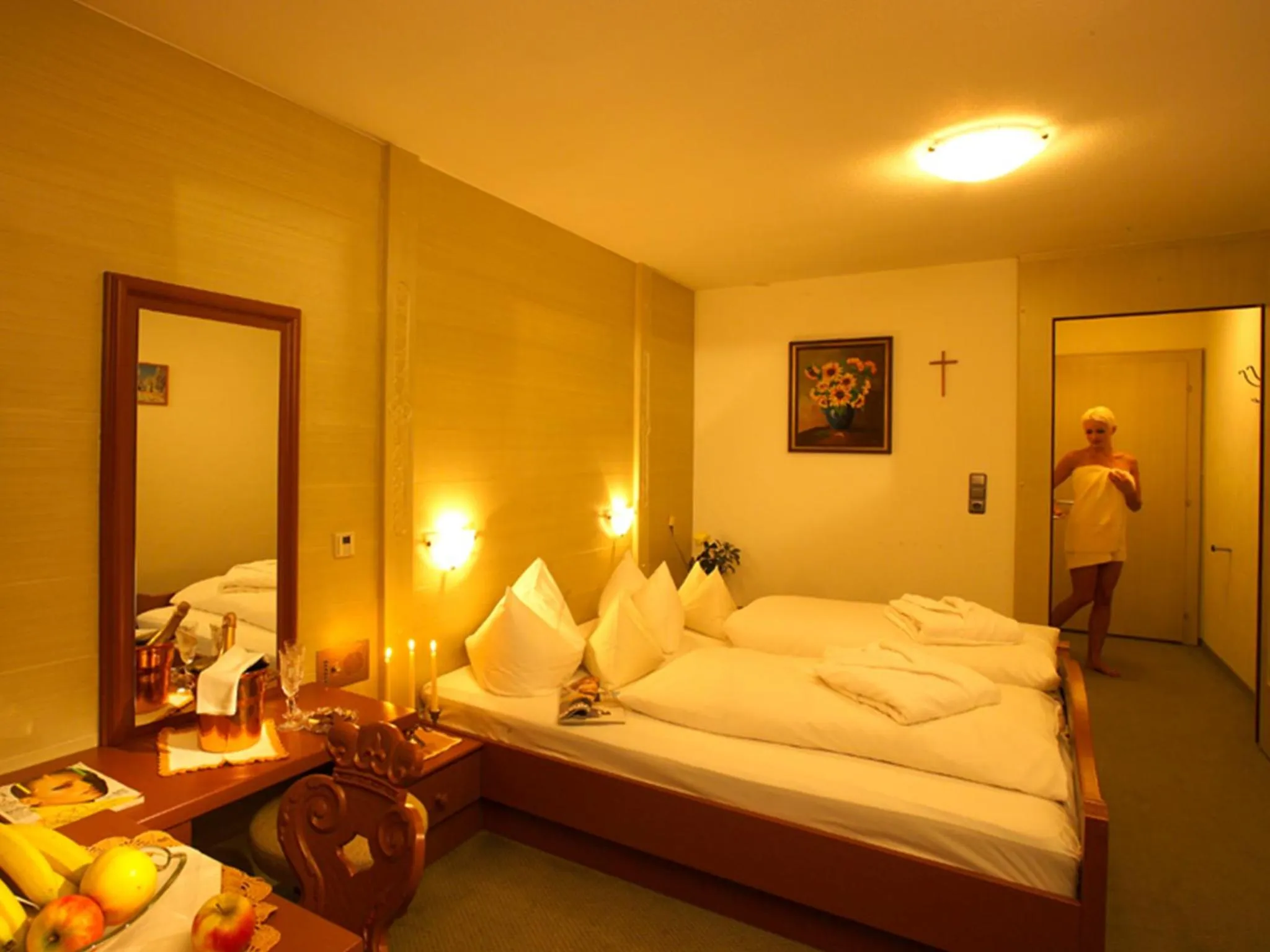 Guests, Bed in Sporthotel Krone