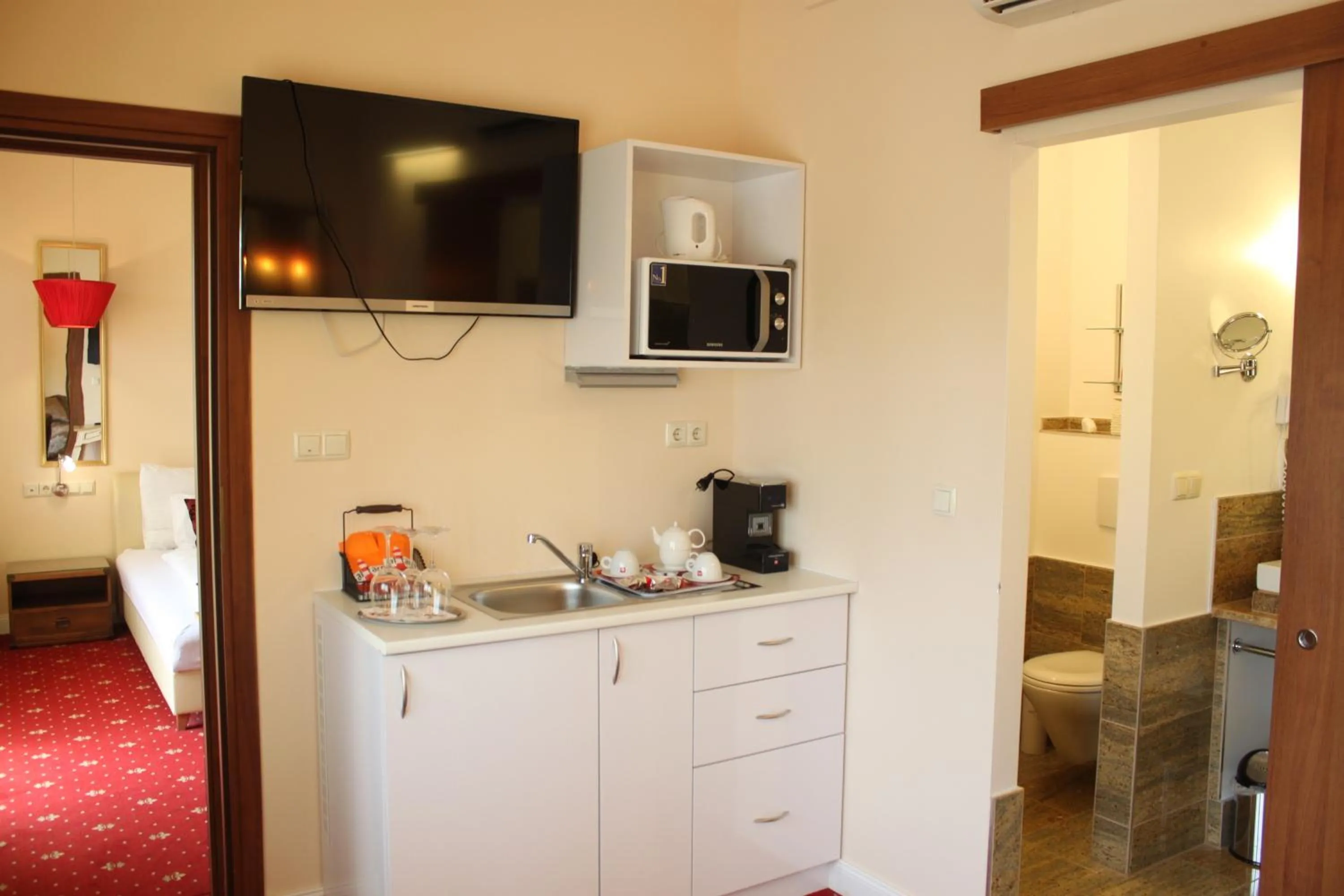 Coffee/tea facilities in Hotel Al Faro Lodge am See