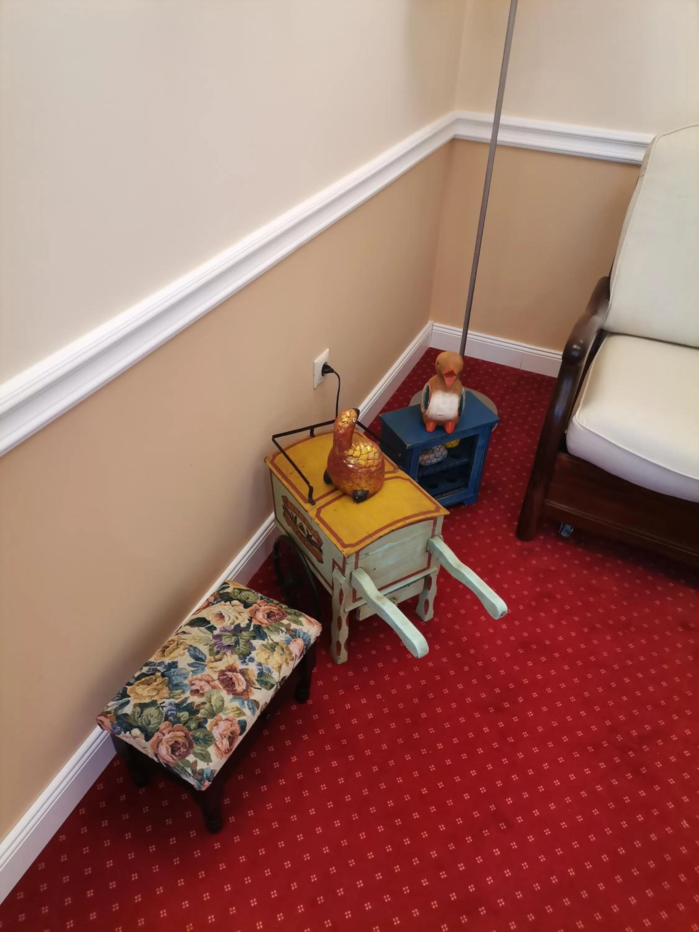 Seating area, Bed in Hotel Al Faro Lodge am See