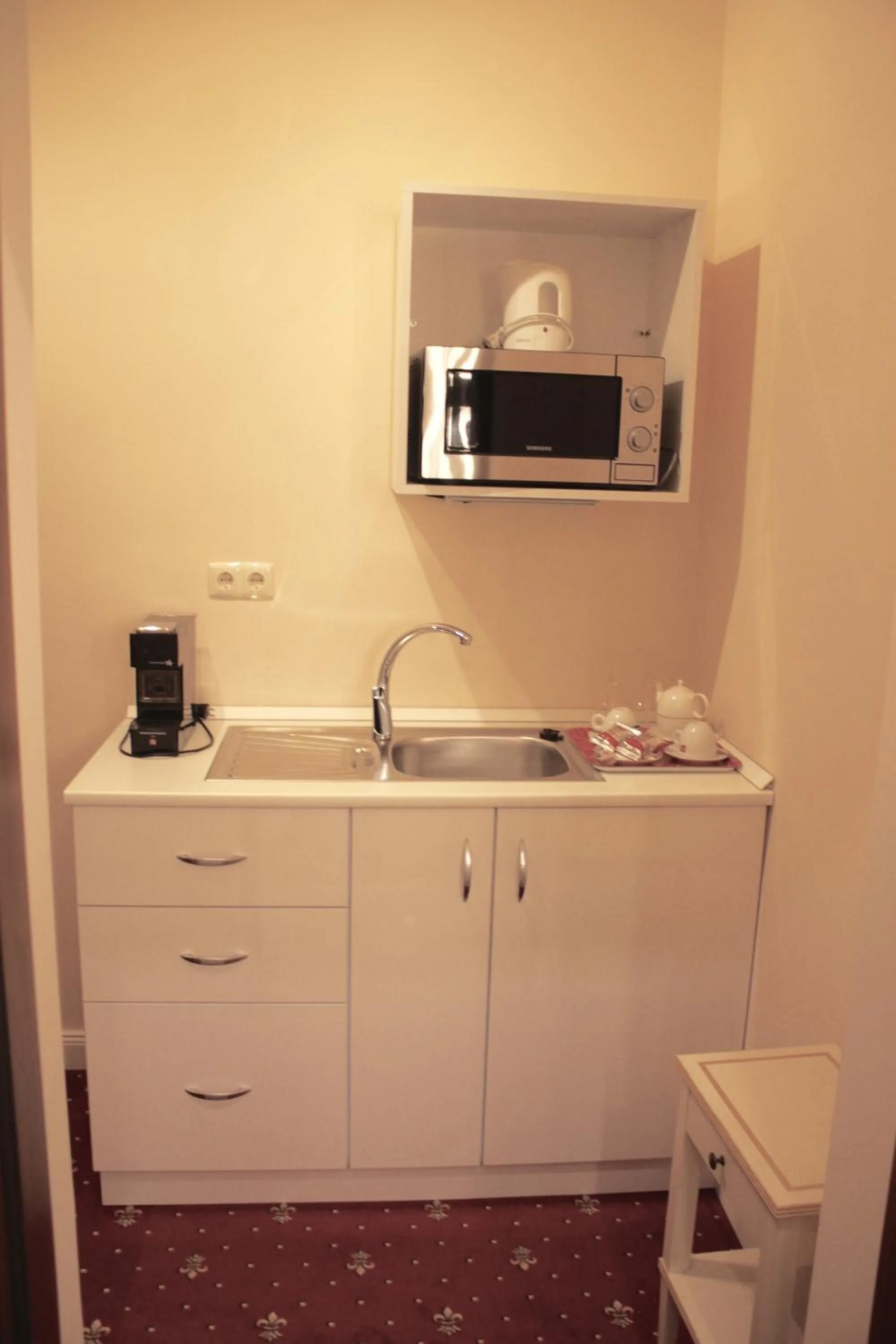 minibar in Hotel Al Faro Lodge am See