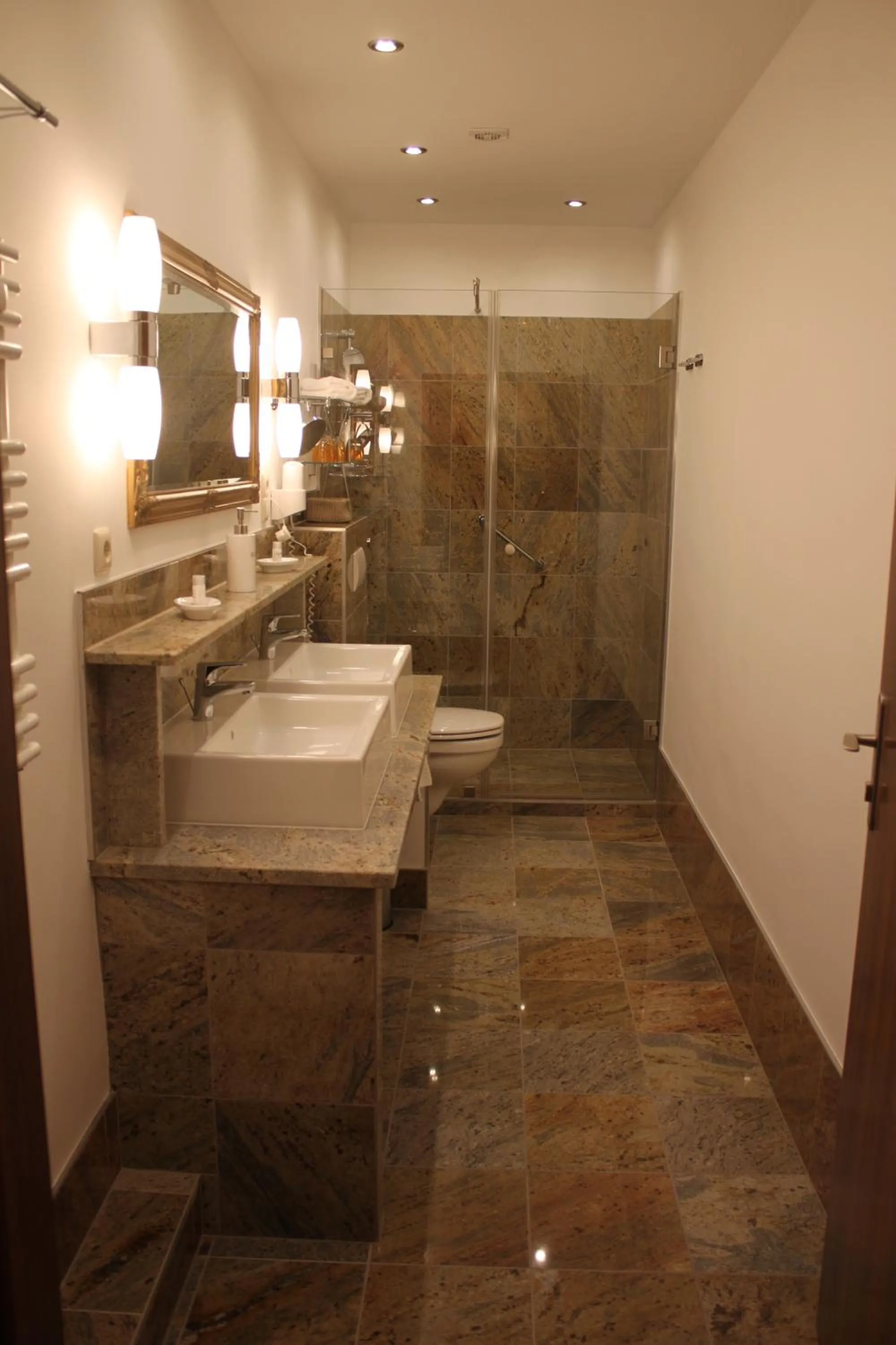 Shower in Hotel Al Faro Lodge am See