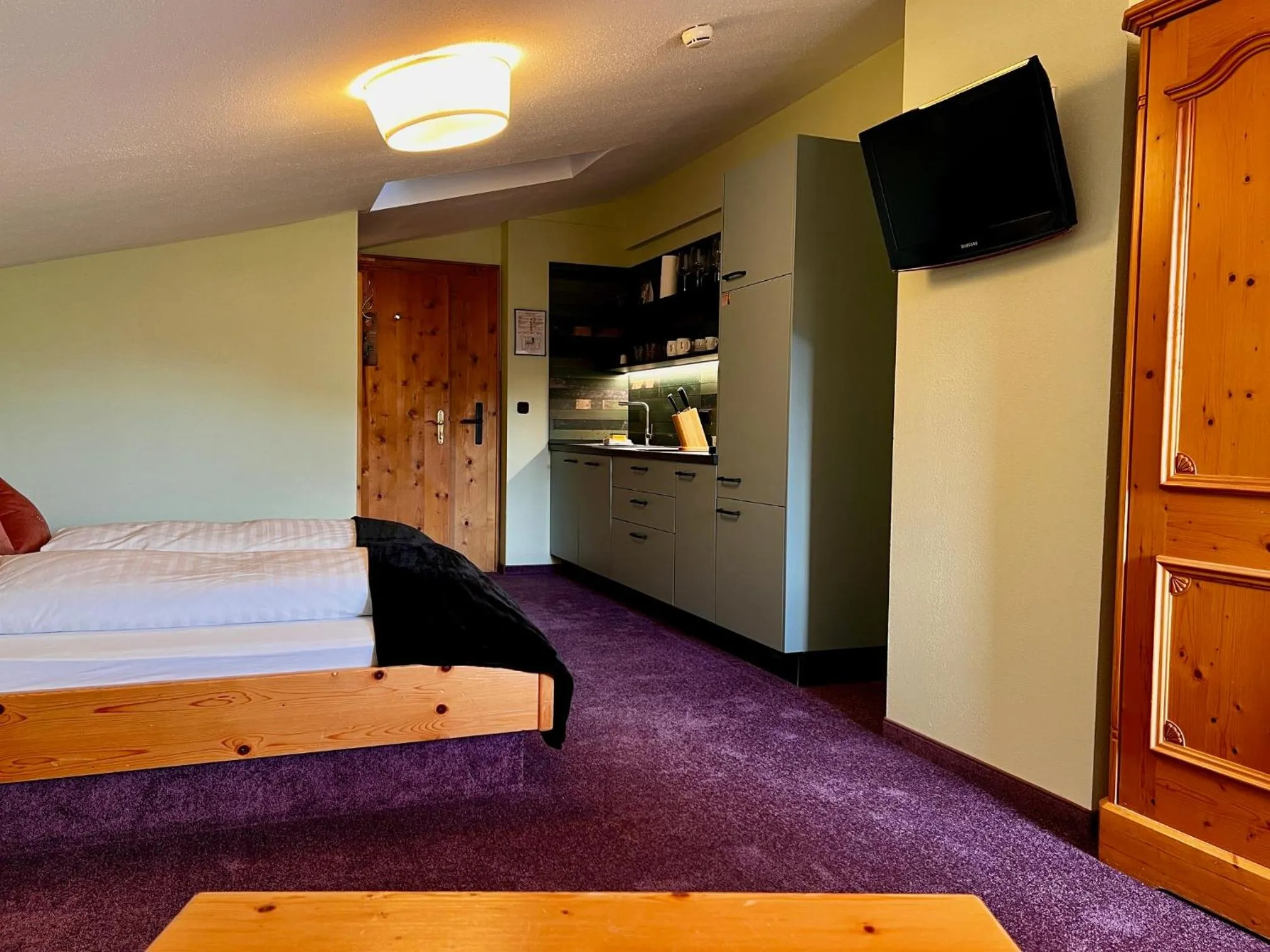 Photo of the whole room, Bed in Wellness Aparthotel "Lechlife" incl Pool - 400m zum SKILIFT