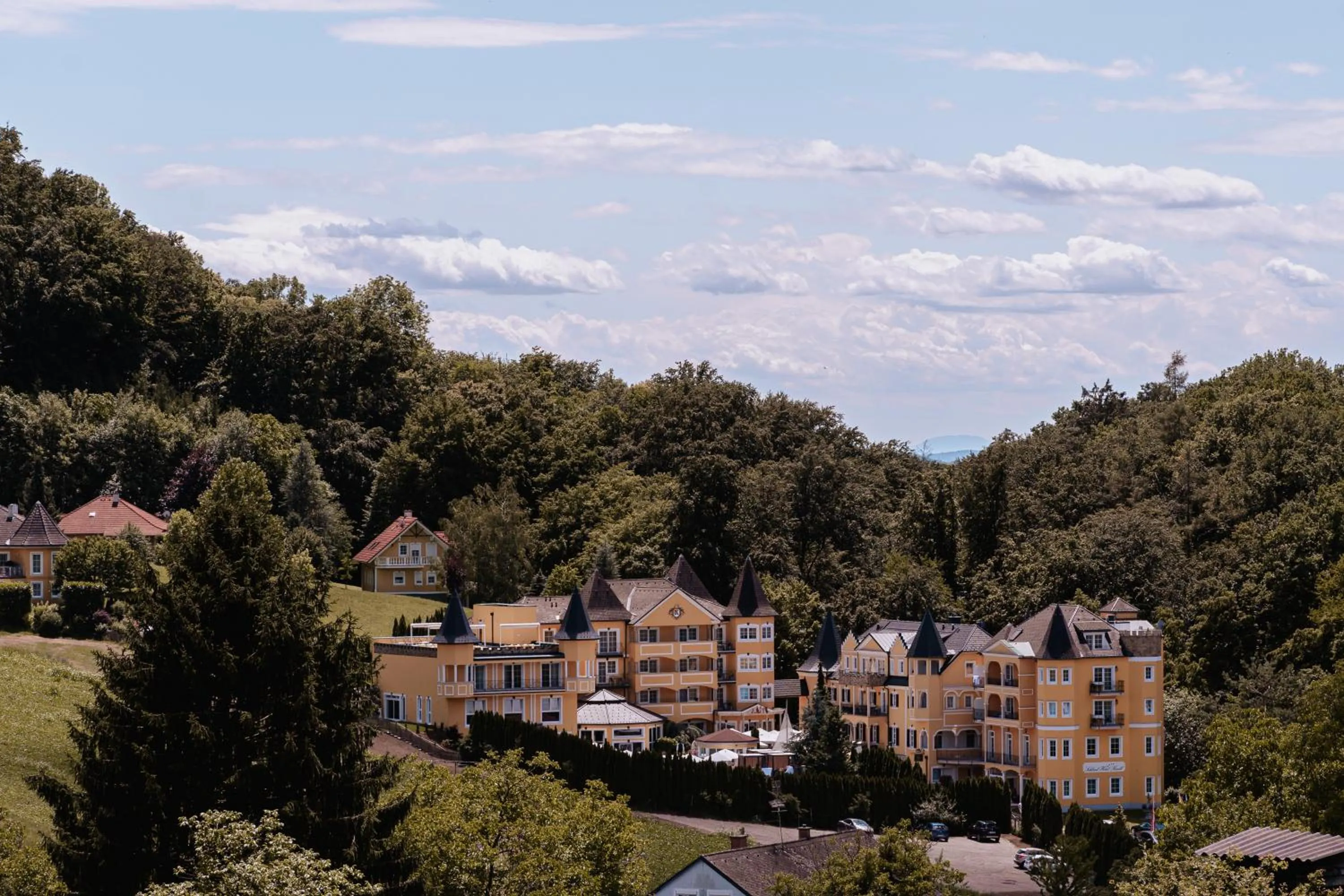 Property building in Schlössl Hotel Kindl