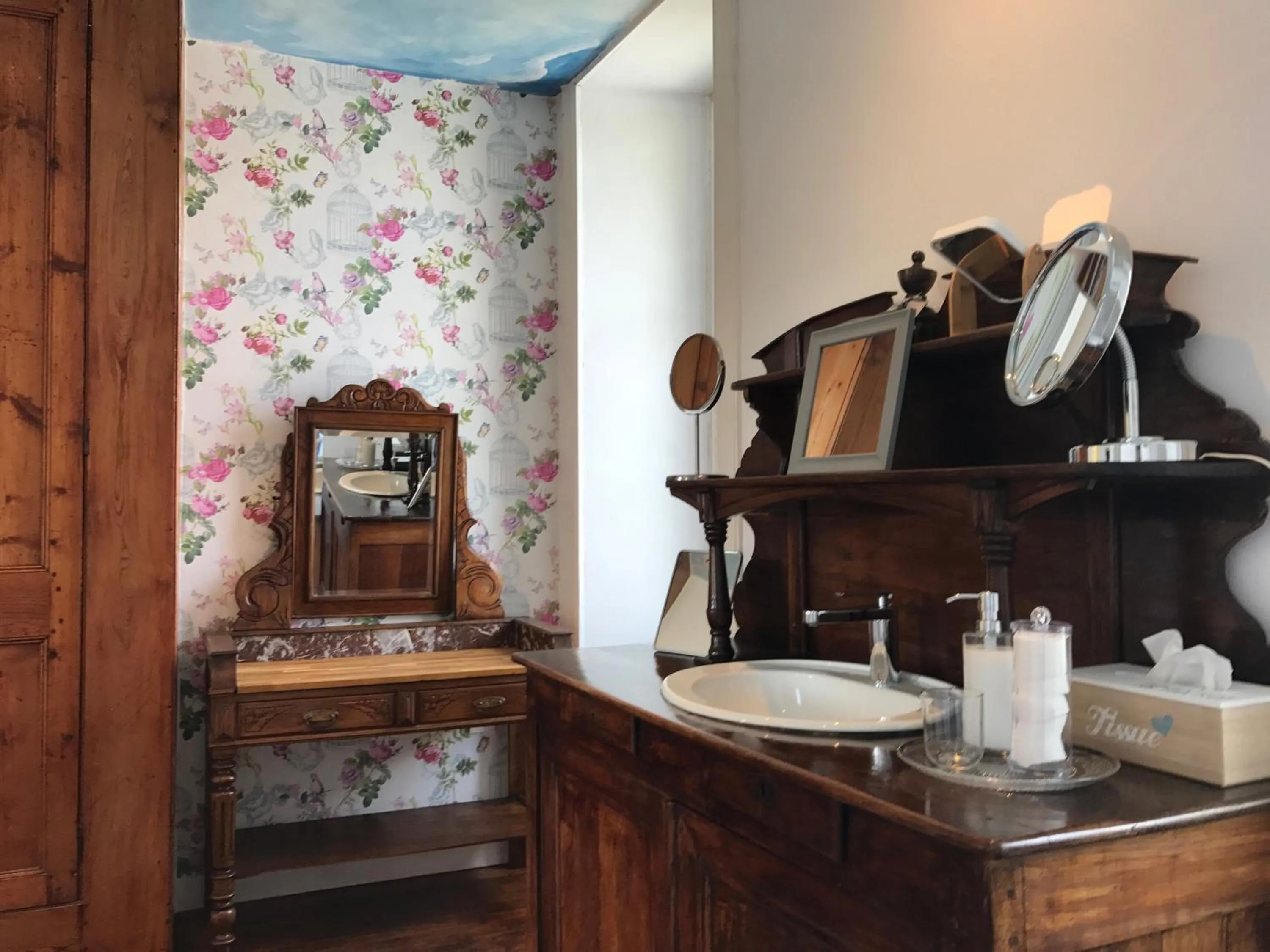 Bathroom in L'Ermitage
