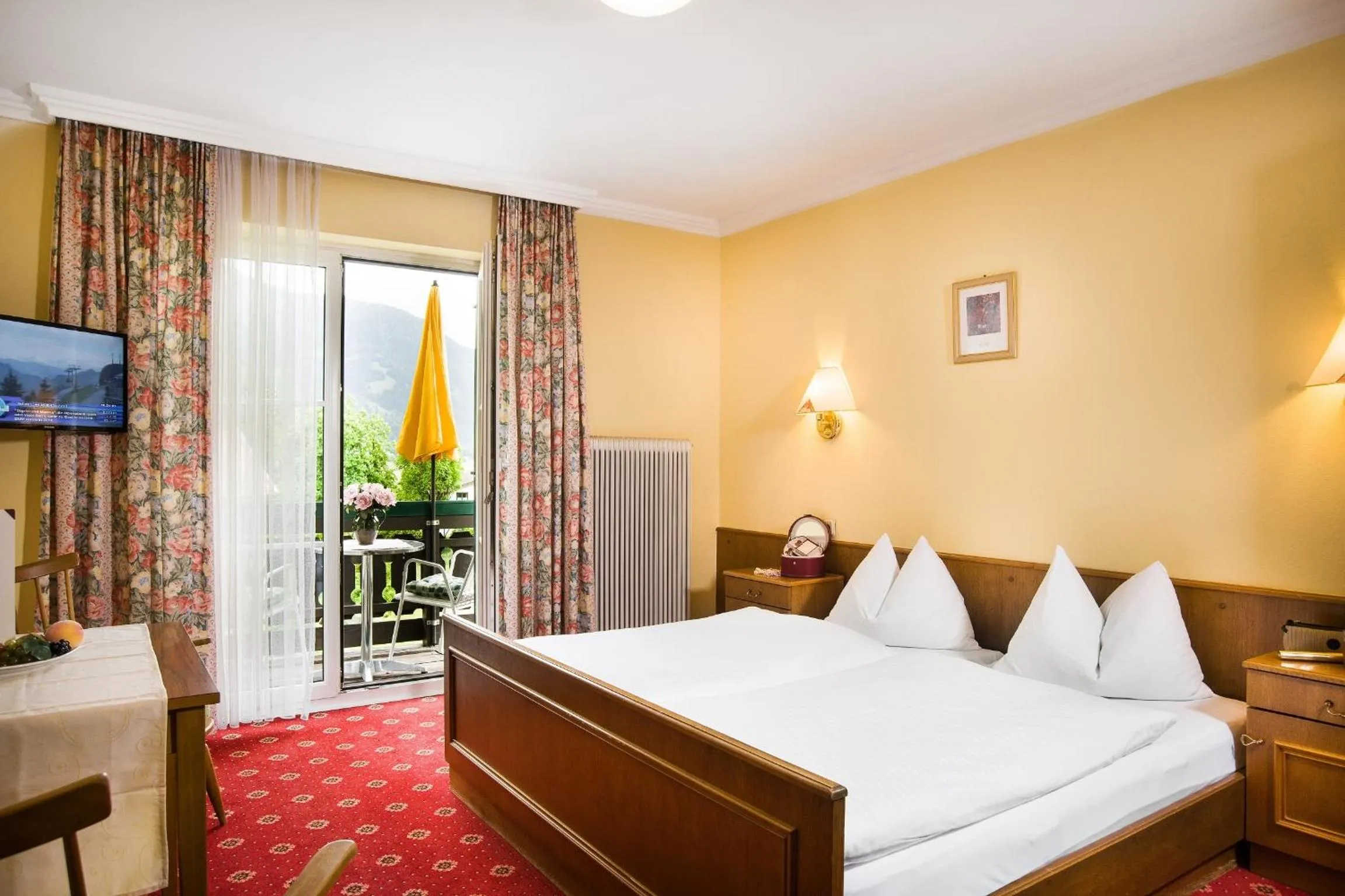 Photo of the whole room, Bed in Landhotel Steindlwirt