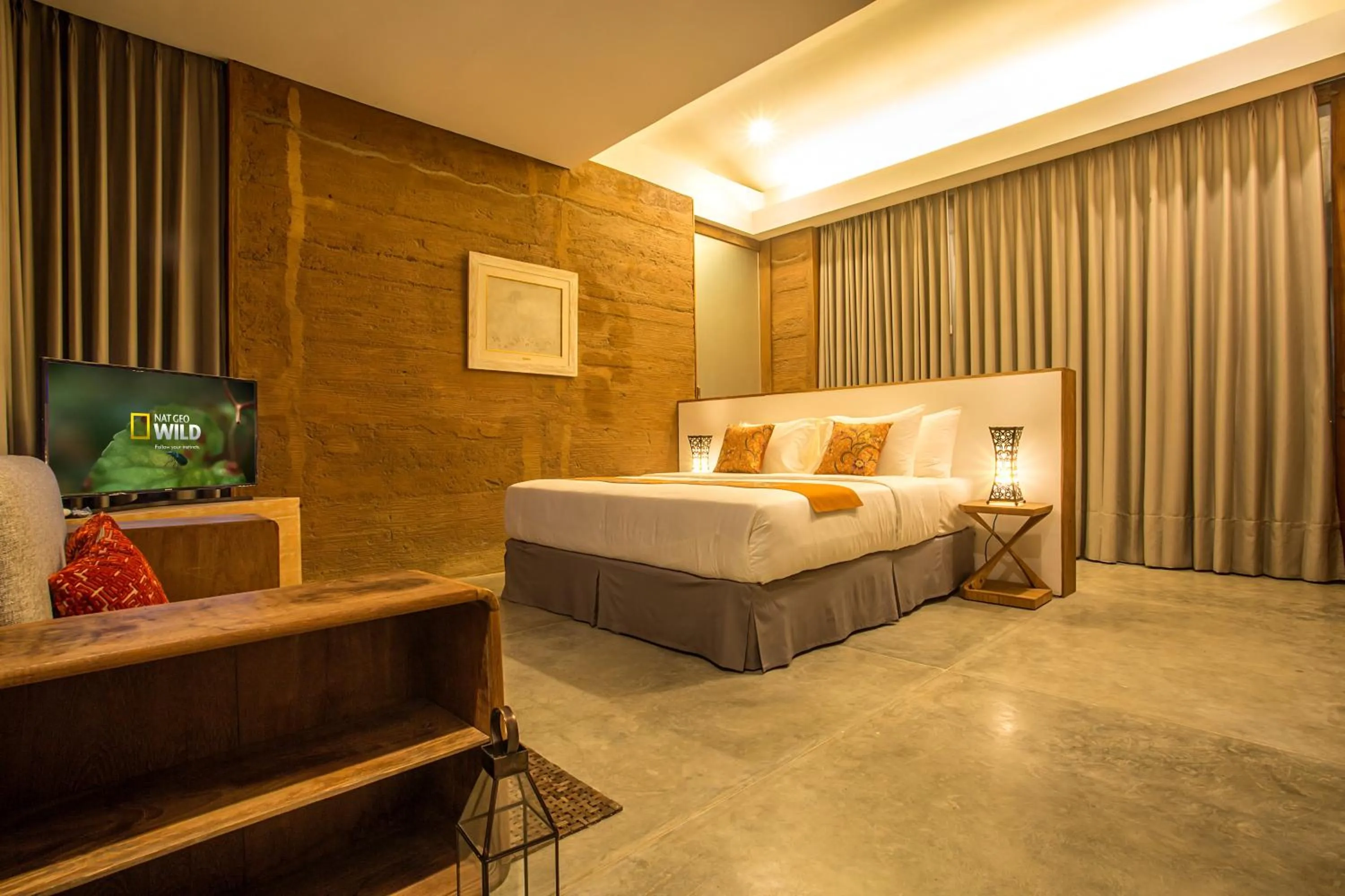 Night, Bed in Seven Havens Residence