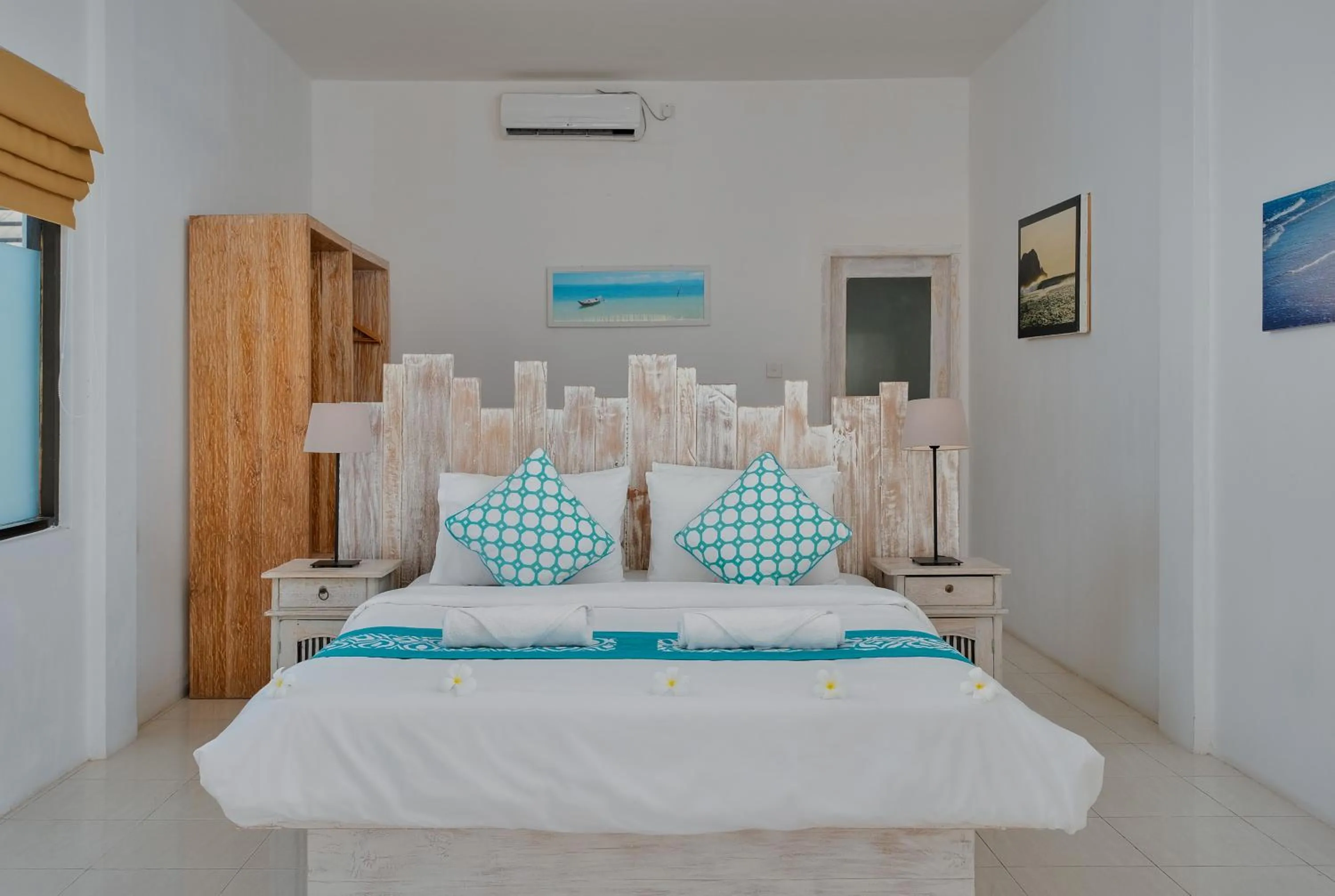 Bed in Myamo Beach Lodge