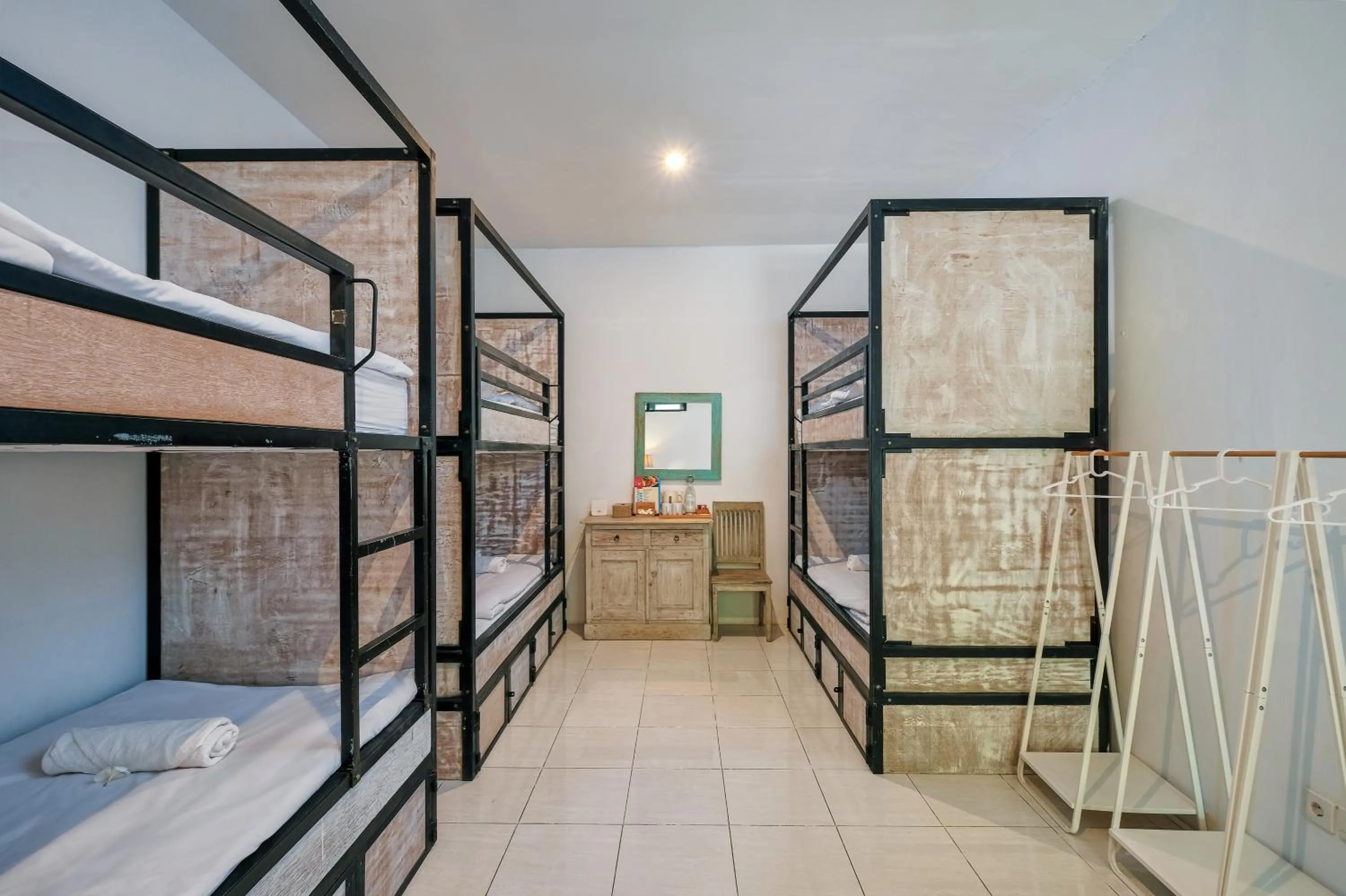 6-Bed Mixed Dormitory Room in Myamo Beach Lodge