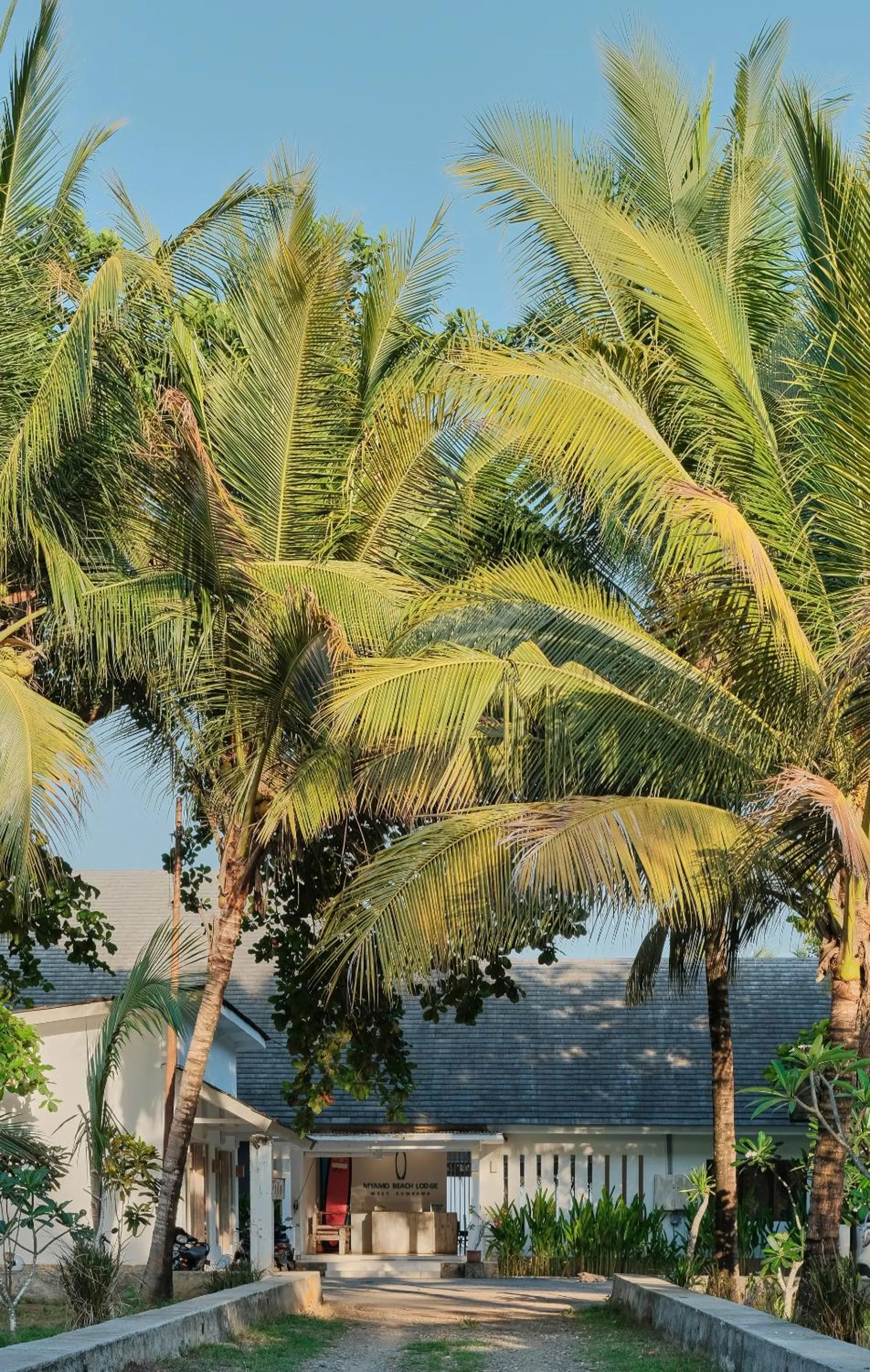 Parking in Myamo Beach Lodge