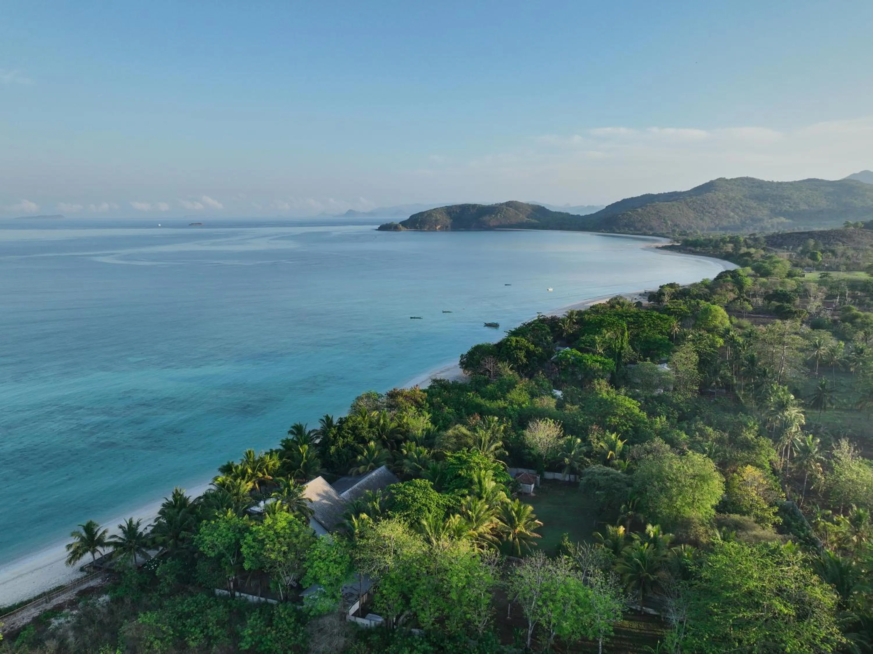 Property building in Myamo Beach Lodge