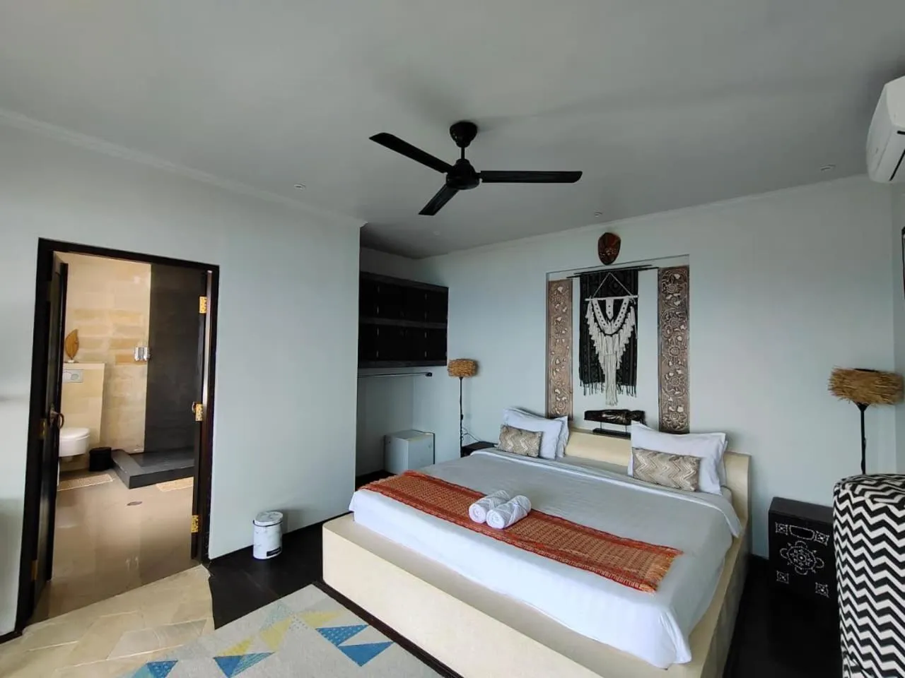 TV and multimedia, Bed in Villa Umbrella Lombok
