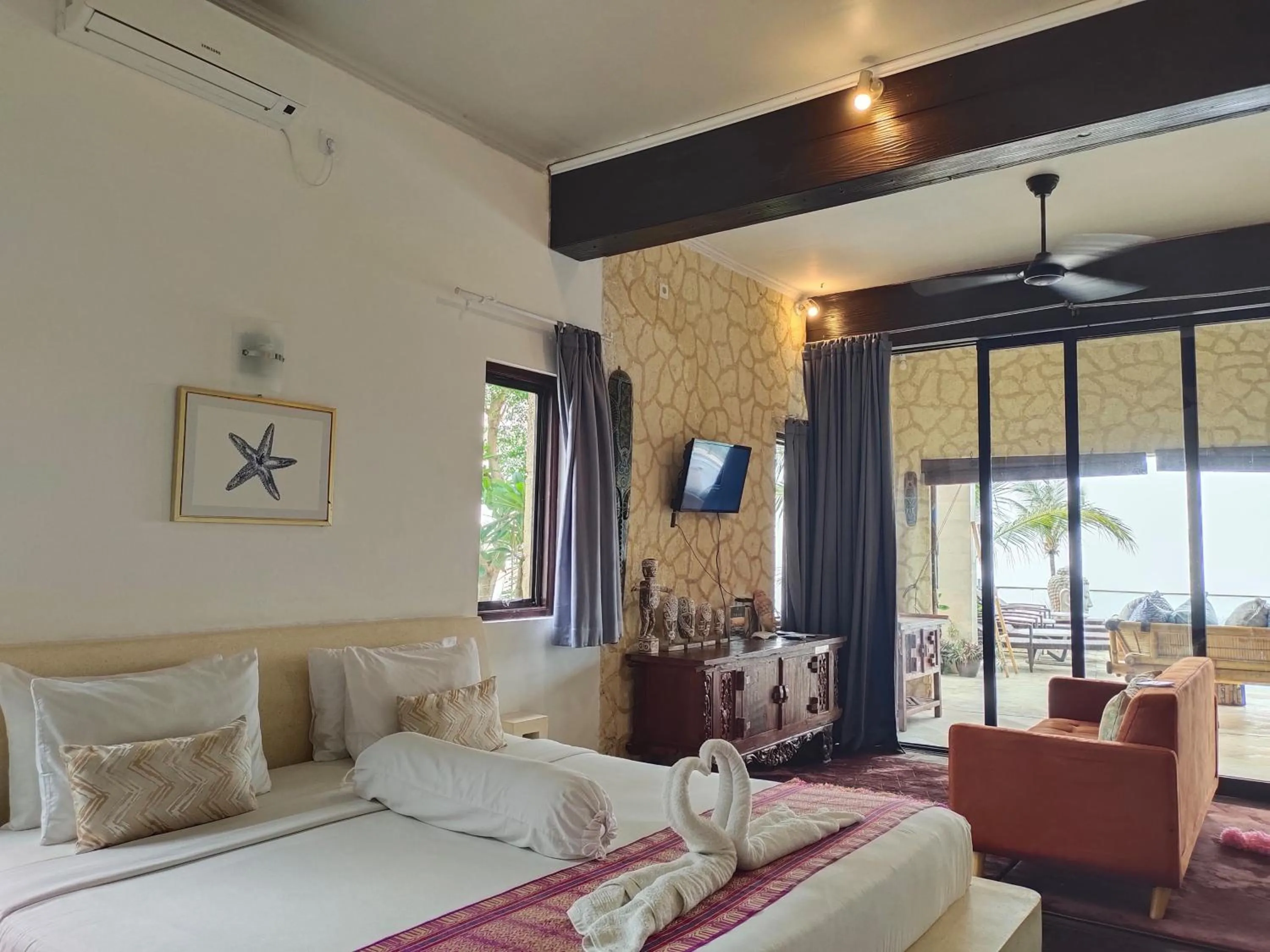 Bedi Poolside Suite in Villa Umbrella Lombok