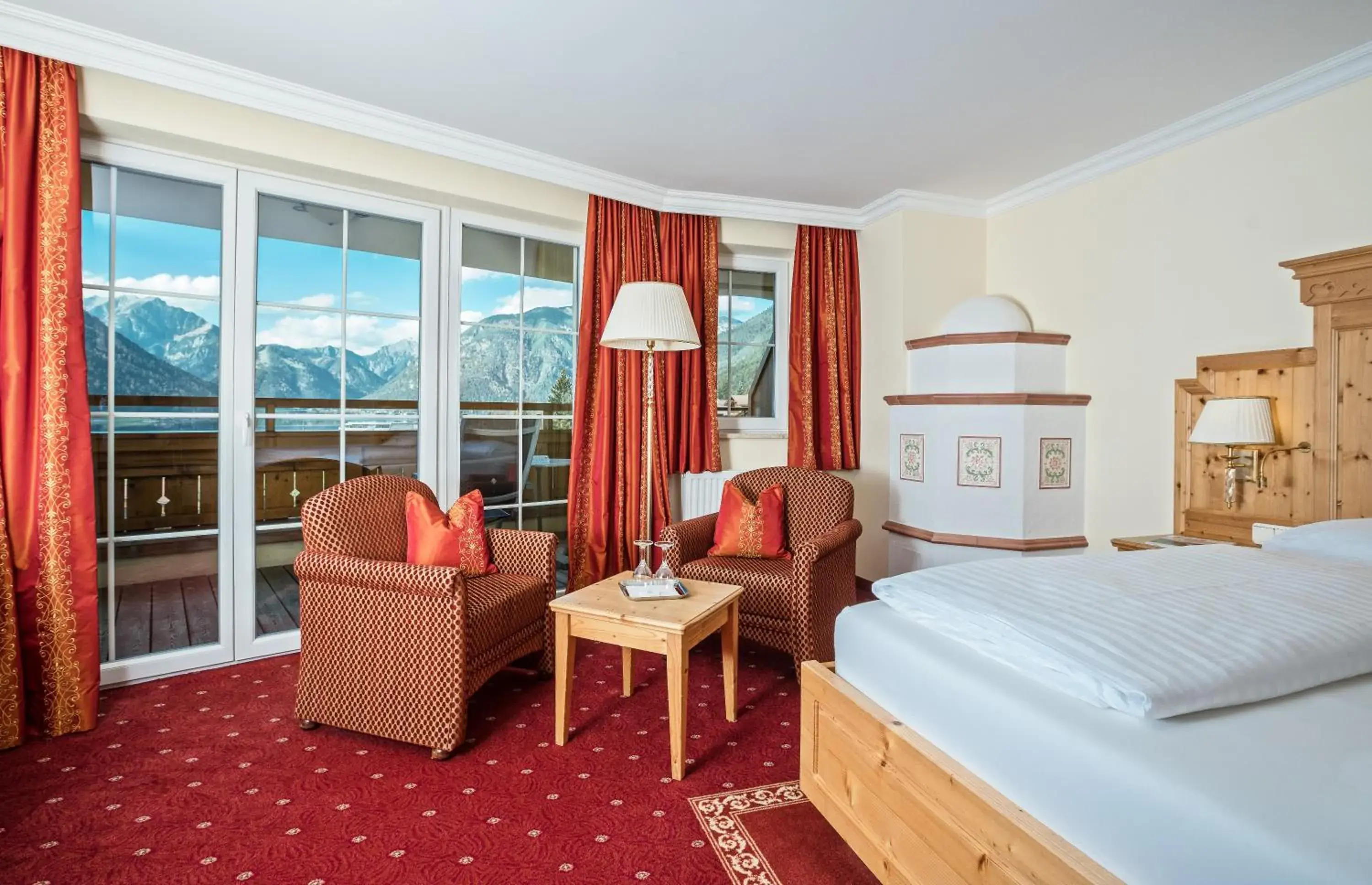 Double Room with Lake View in Vier Jahreszeiten Wellnessresort Achensee Double Room with Lake View in Vier Jahreszeiten Wellnessresort Achensee