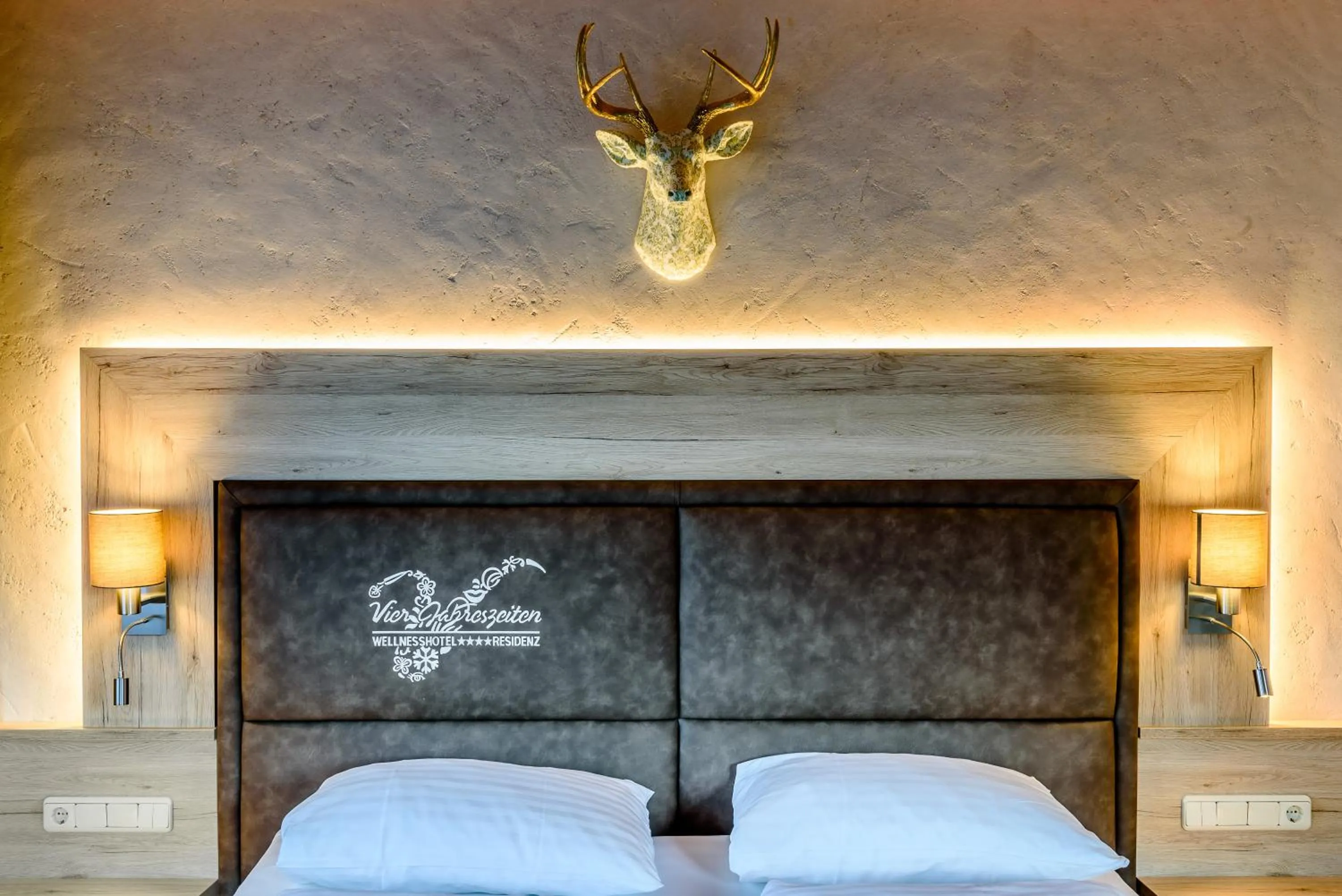 Decorative detail, Bed in Vier Jahreszeiten Wellnessresort Achensee