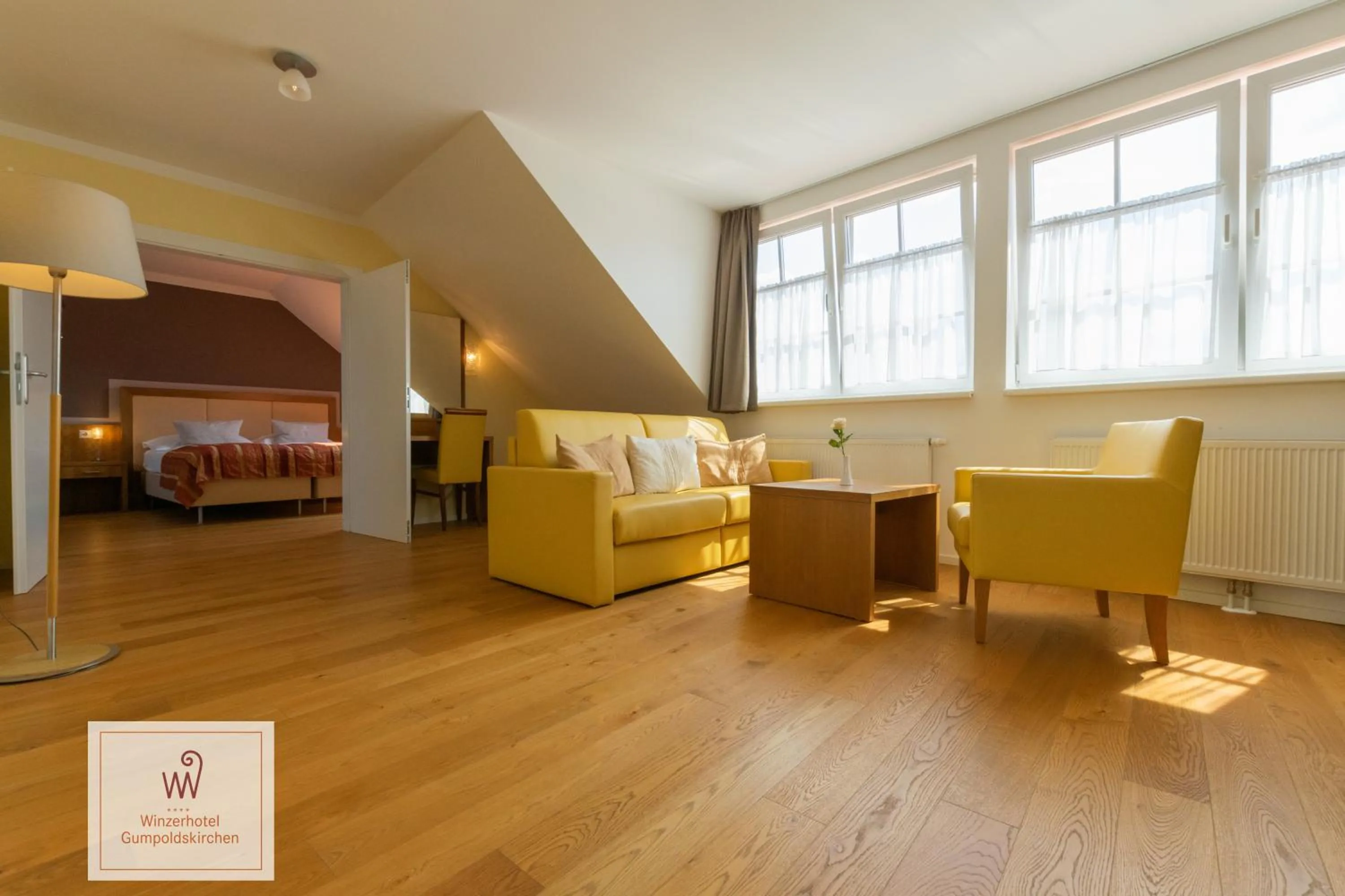 Living room, Bed in Winzerhotel Gumpoldskirchen