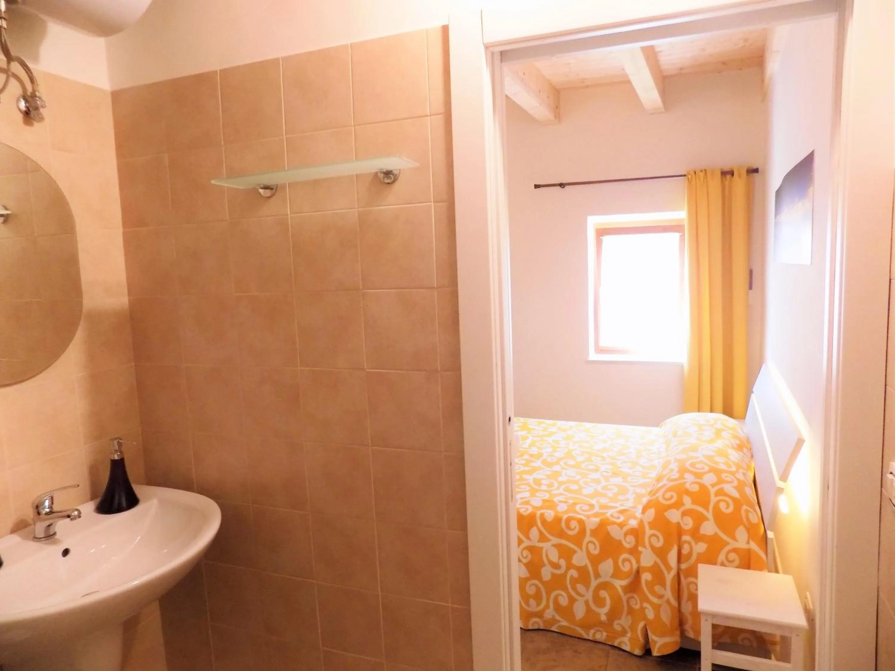 Photo of the whole room in B&B ANTICO GRANAIO