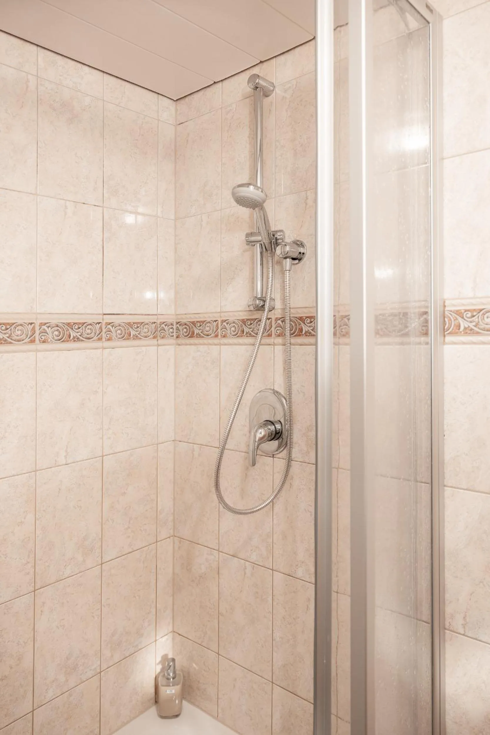 Shower in Hotel Berghof