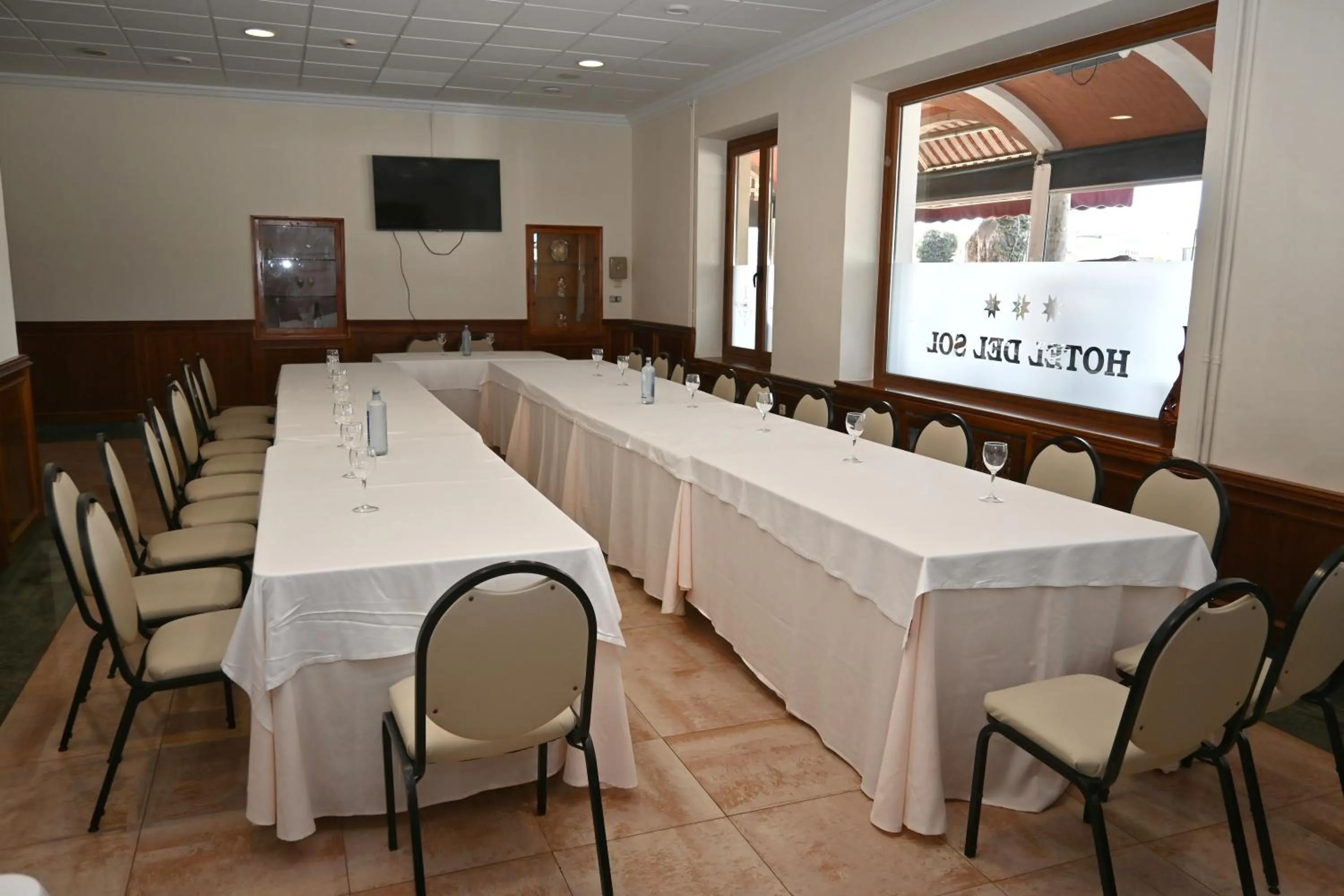 Communal lounge/ TV room in Hotel del Sol