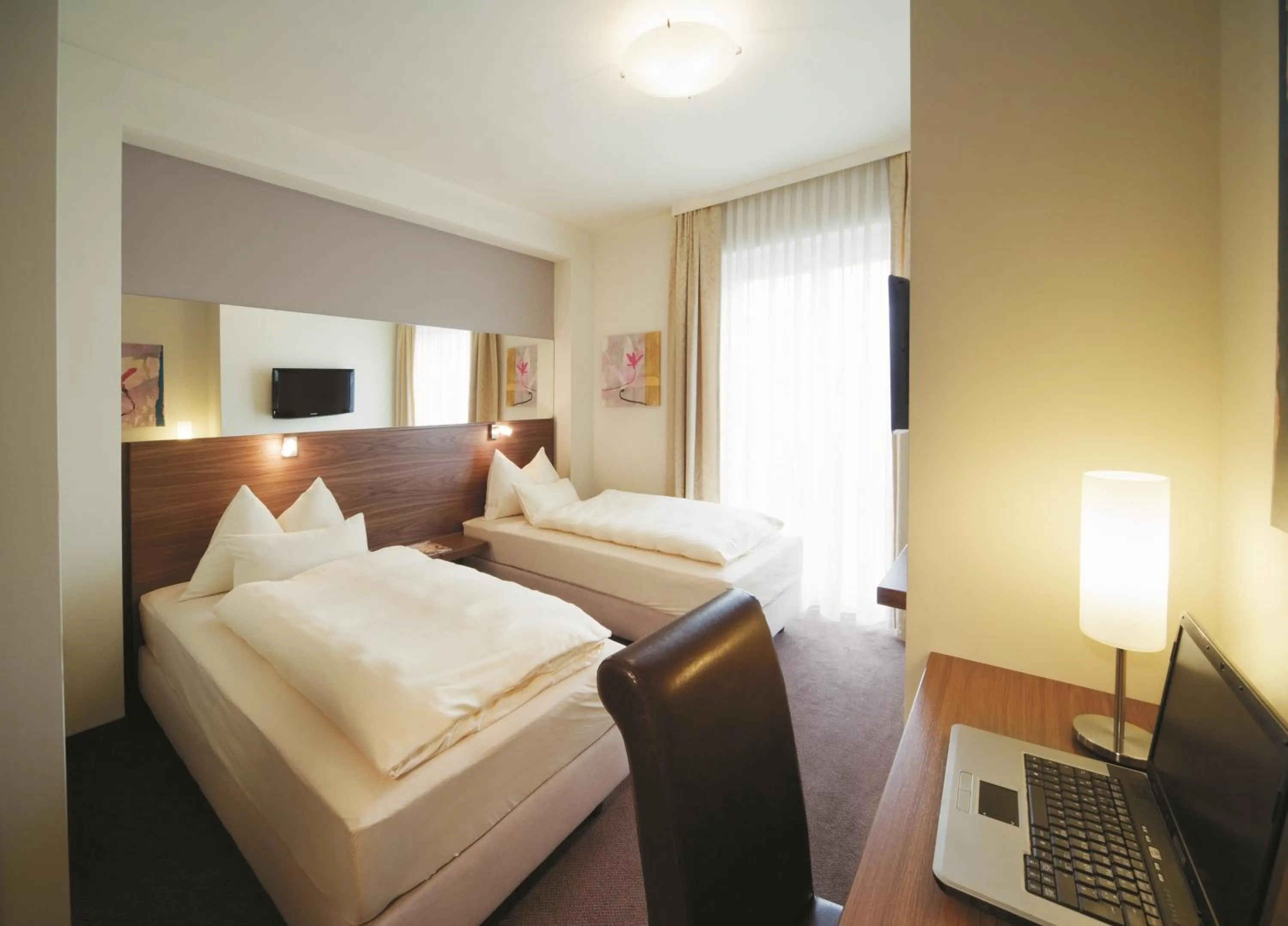 Photo of the whole room, Bed in Hotel Römerstube