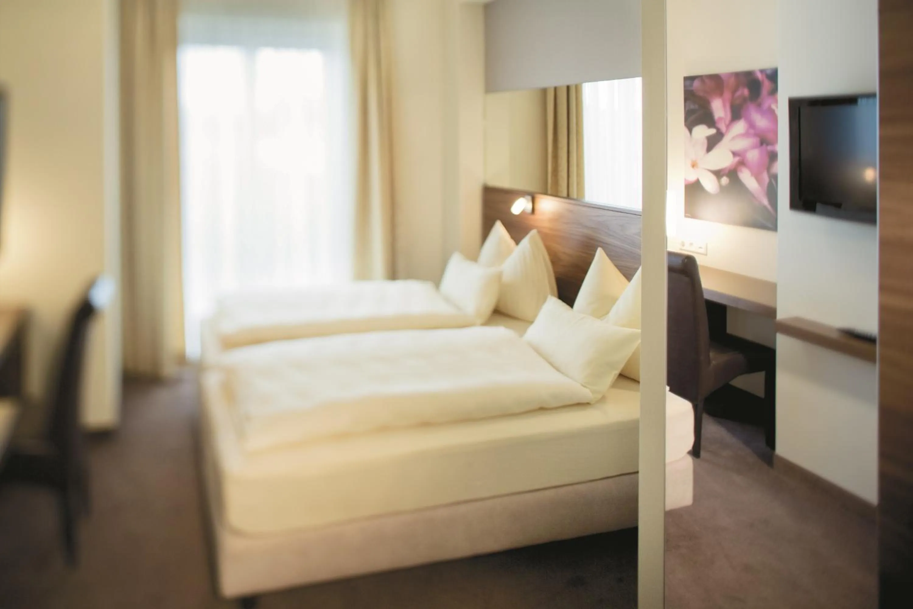 Photo of the whole room, Bed in Hotel Römerstube