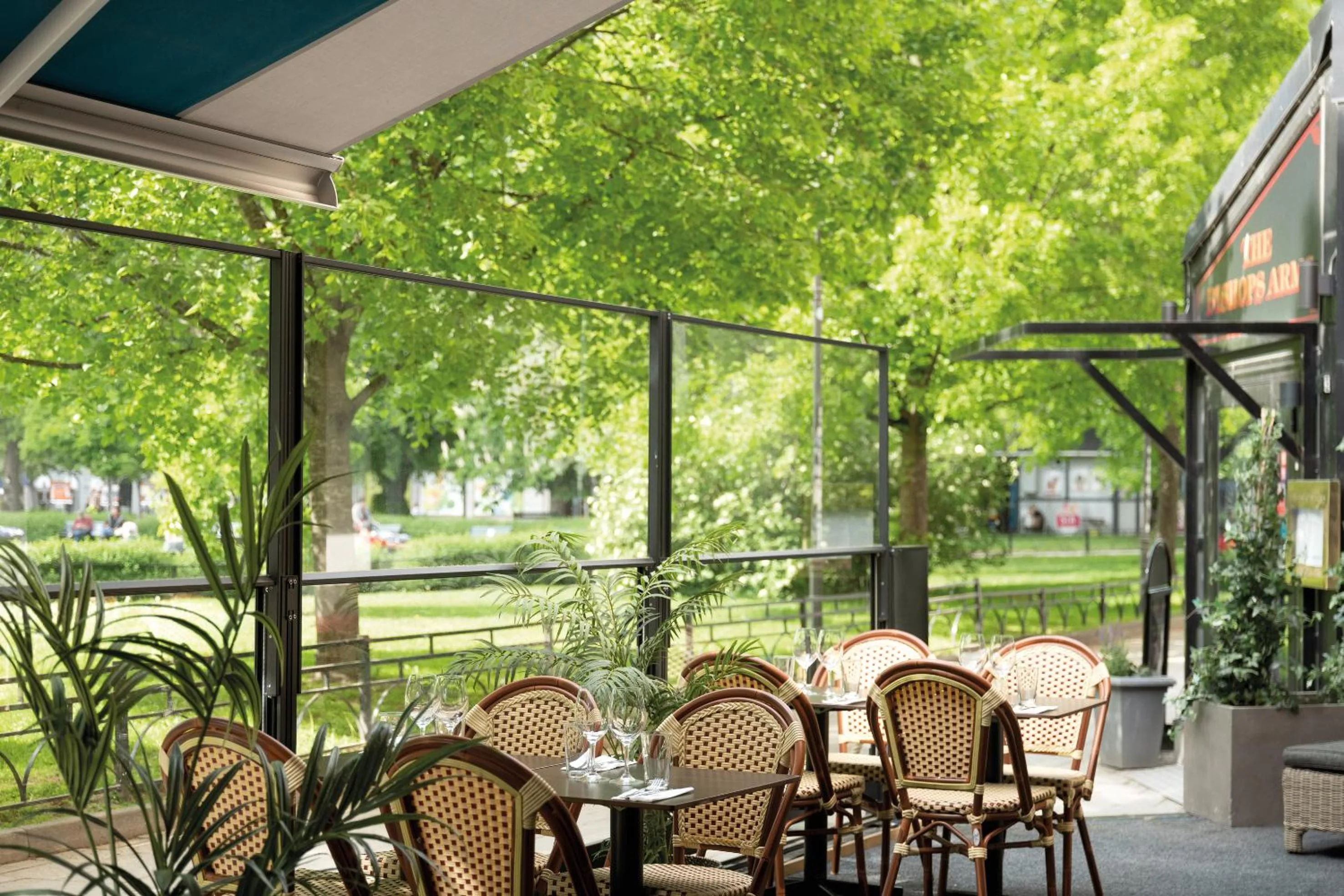 Restaurant/places to eat in Elite Hotel Knaust